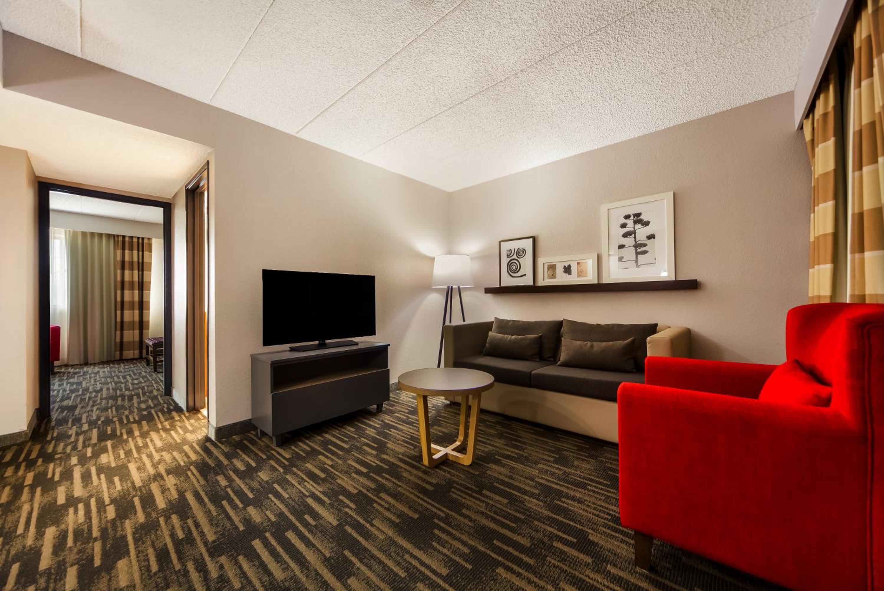 One-Bedroom King Suite With Sofa Bed - Non-Smoking - Photo 4