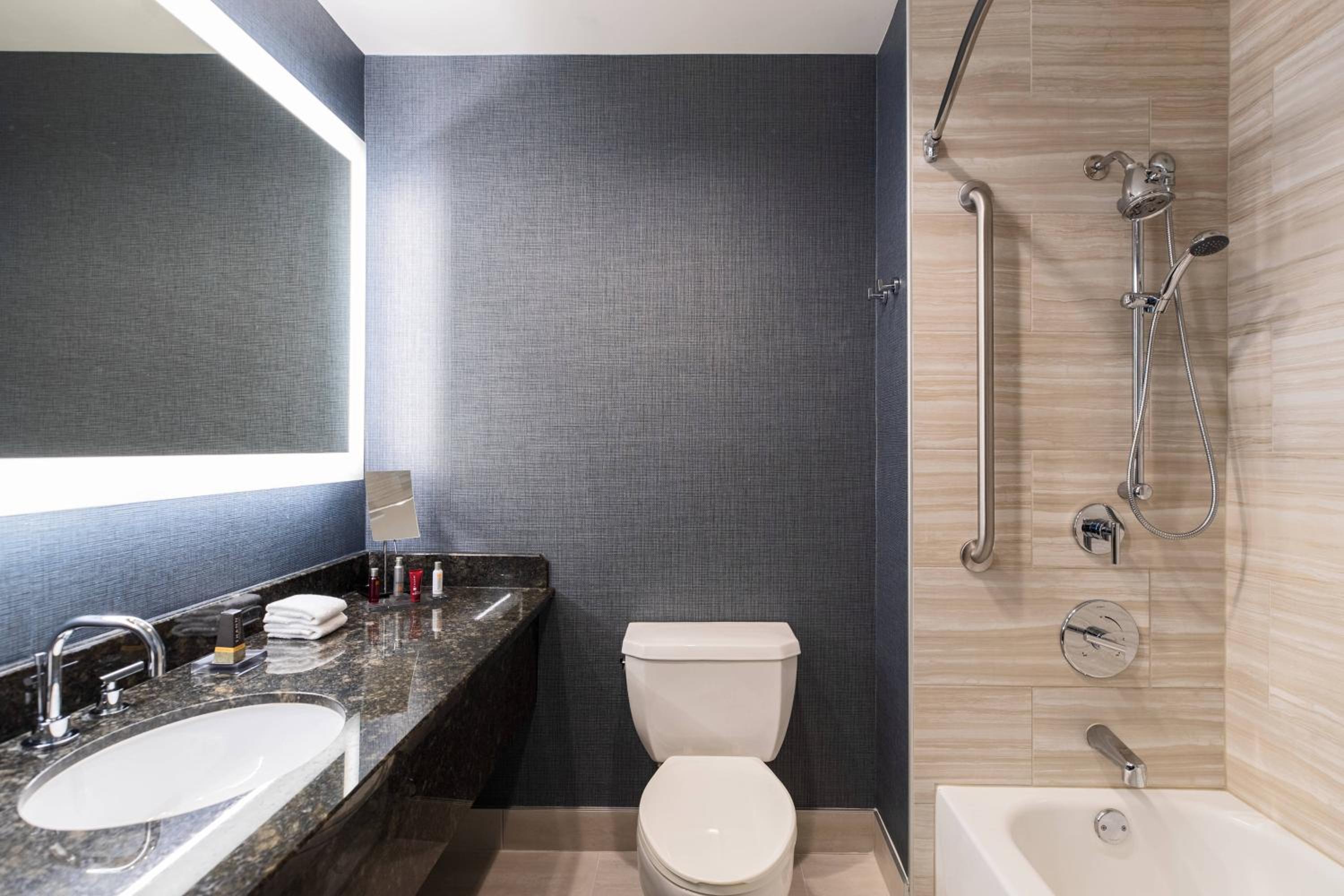 King or Double Room - Photo 10