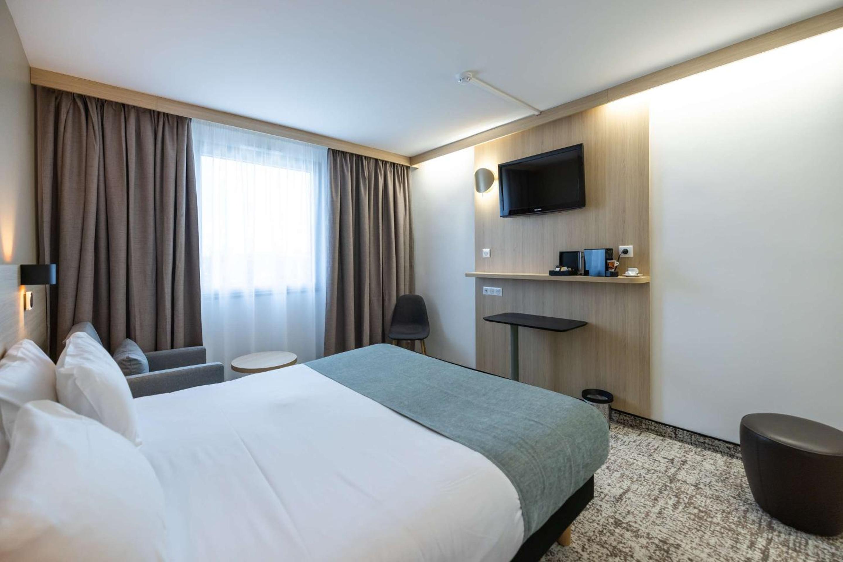 Executive Queen Room - Photo 6