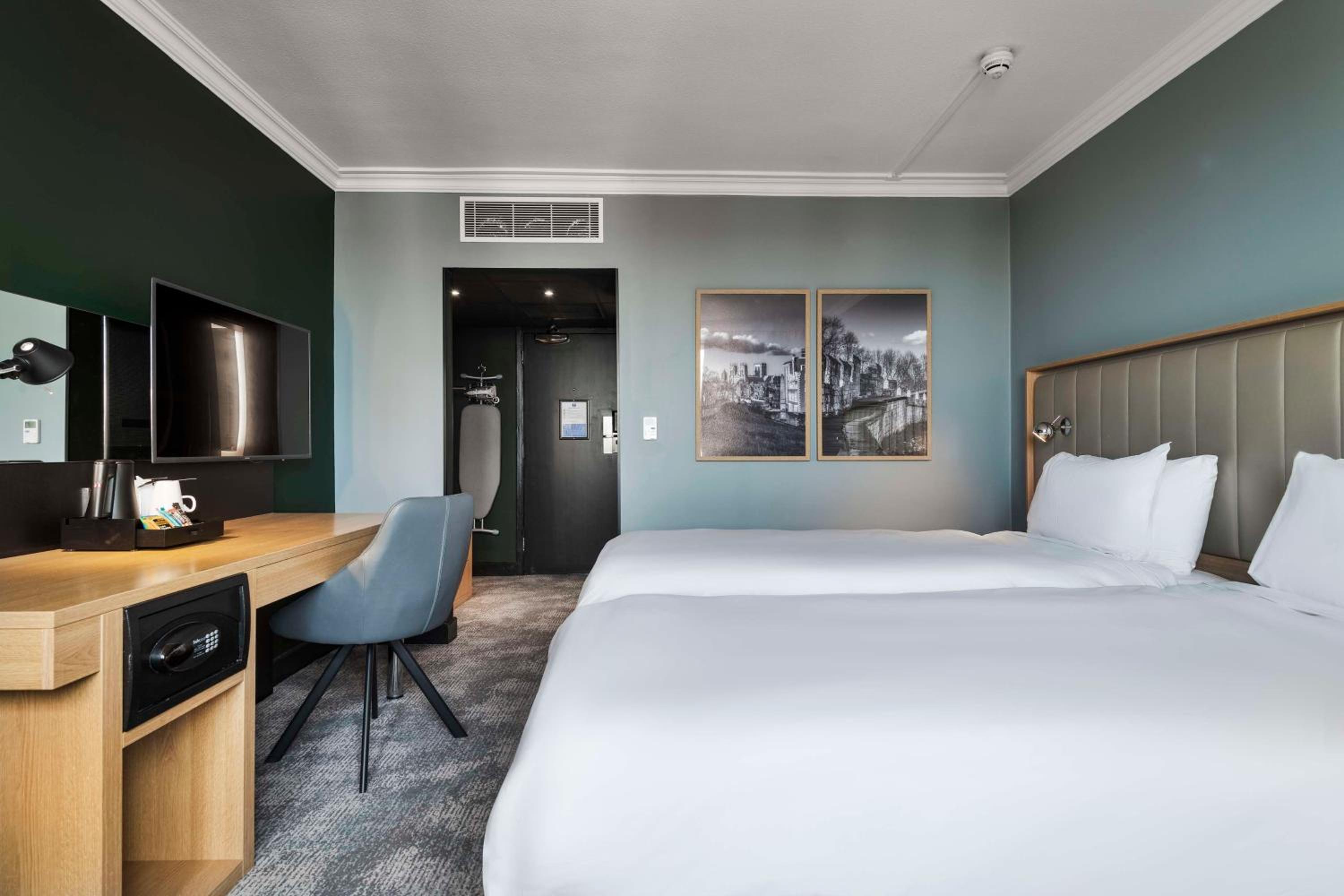 Friends & Family Stay: Multiple Rooms