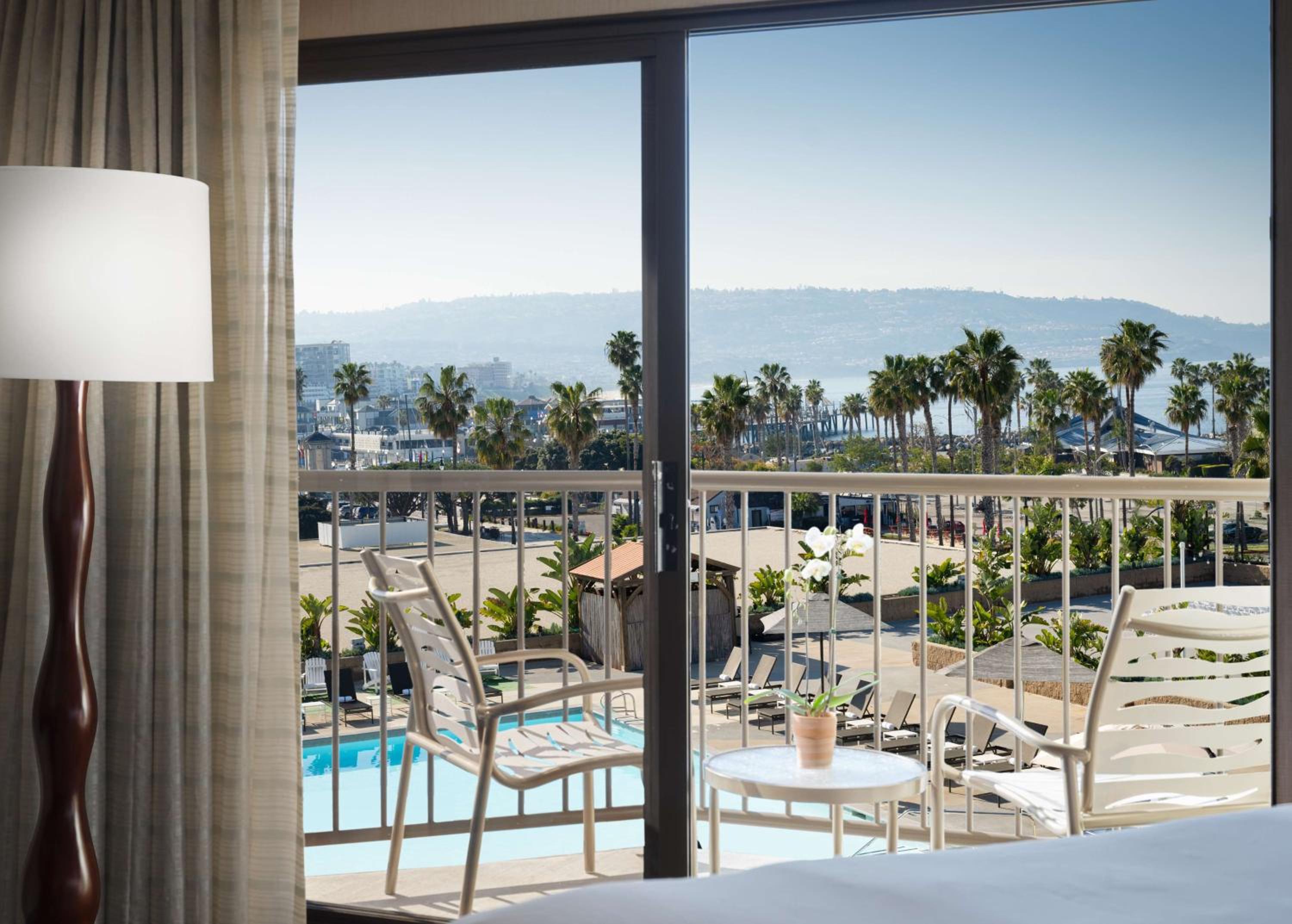 Executive King Room - Pool View  - Photo 5