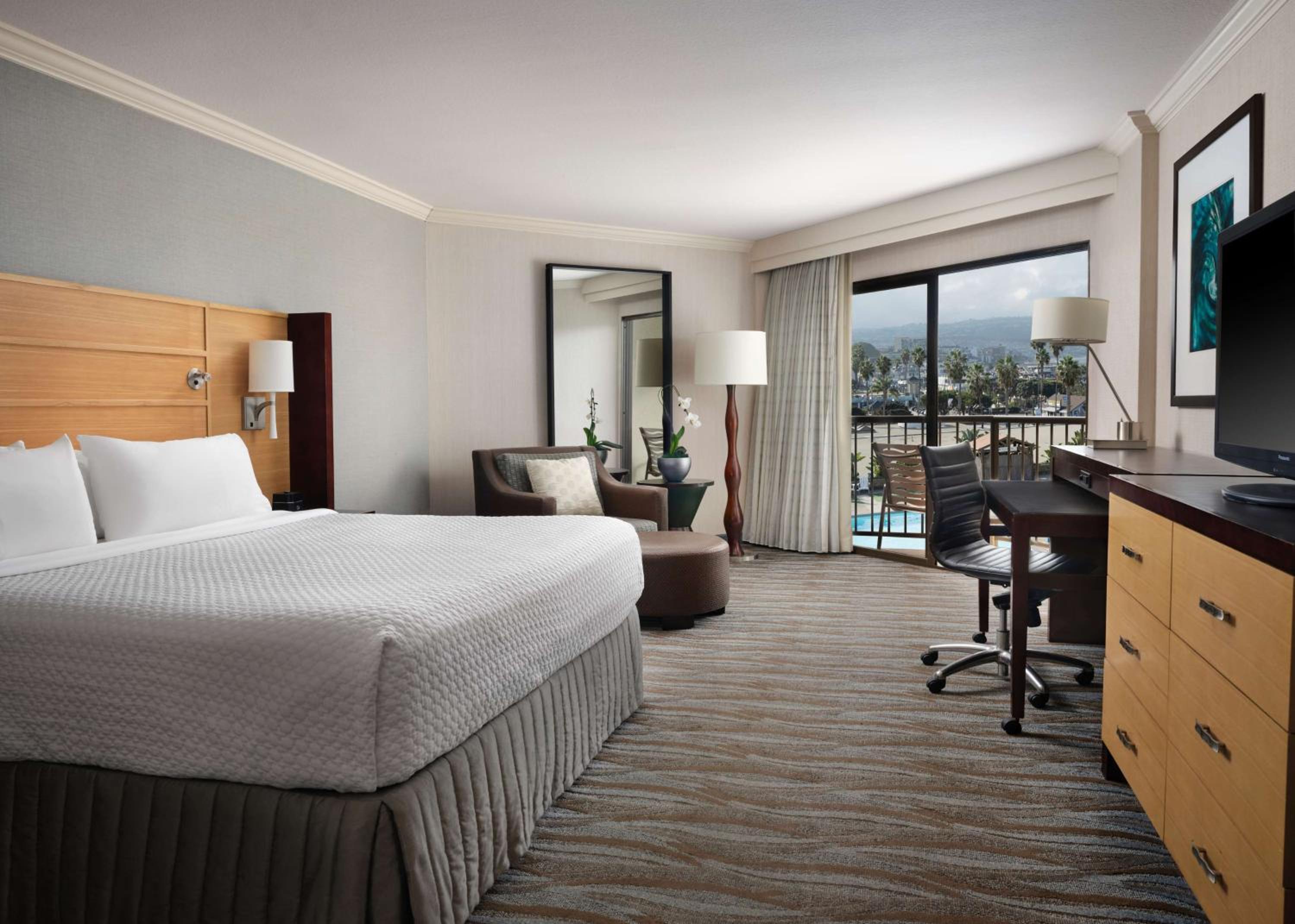Executive King Room - Pool View  - Photo 1