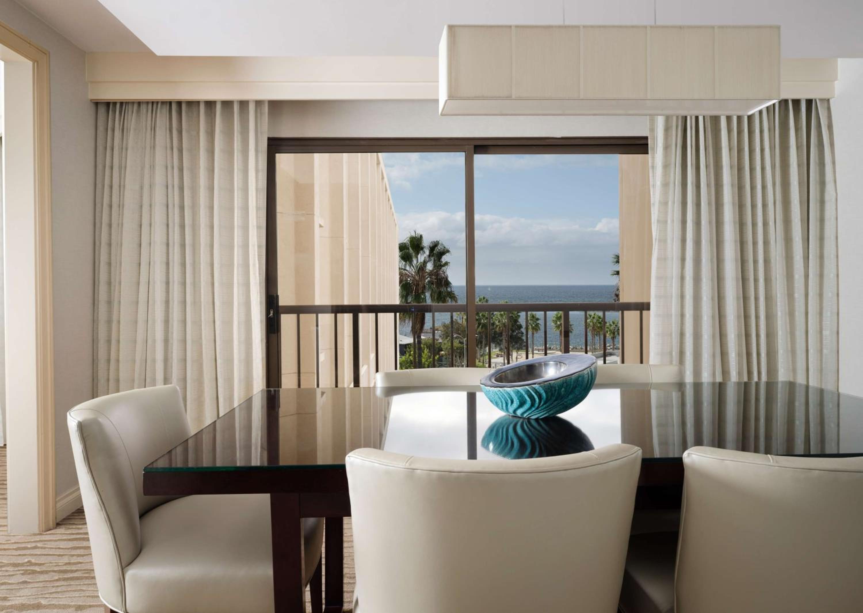 Suite - Photo 10