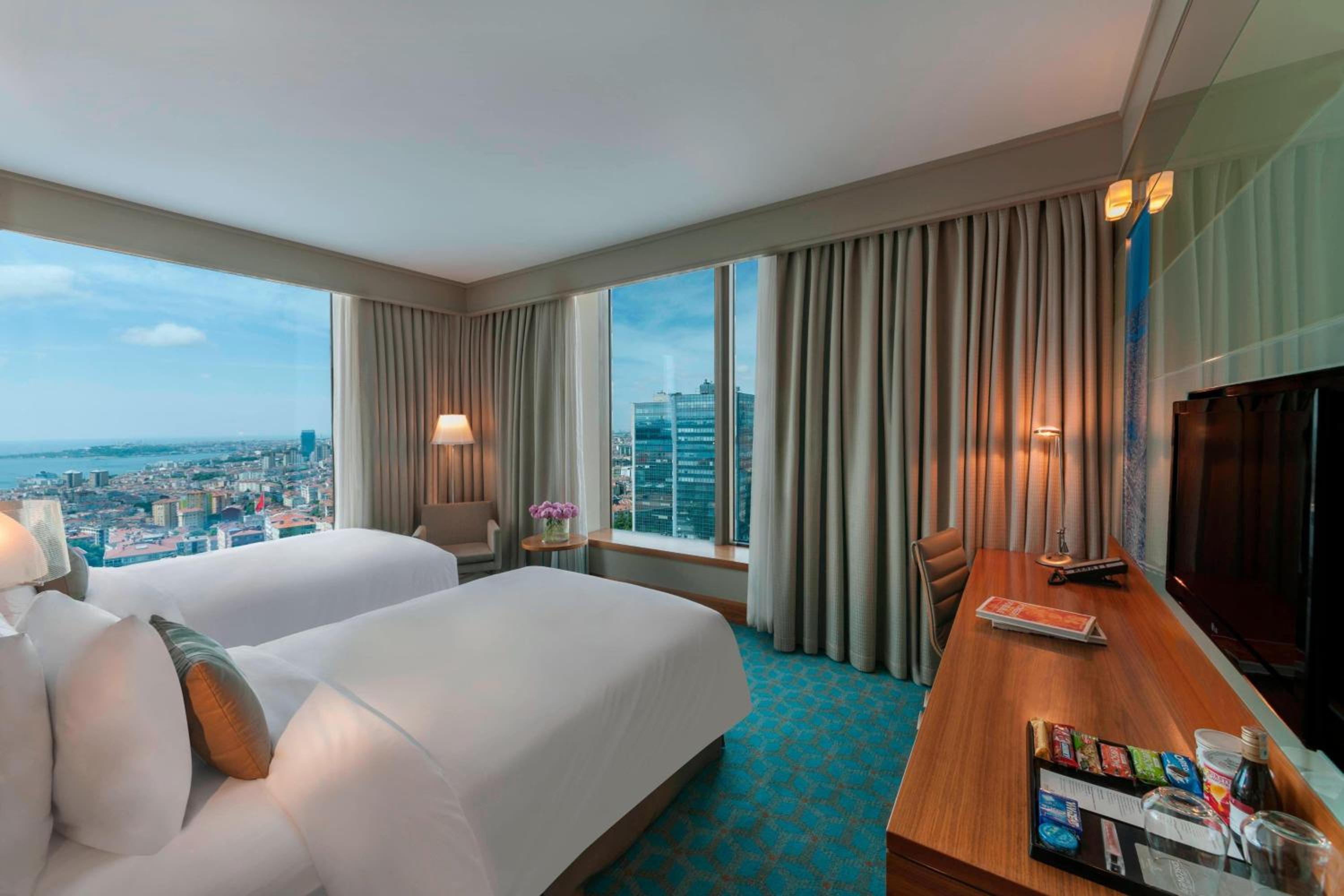 Deluxe Twin Room with Bosphorus View