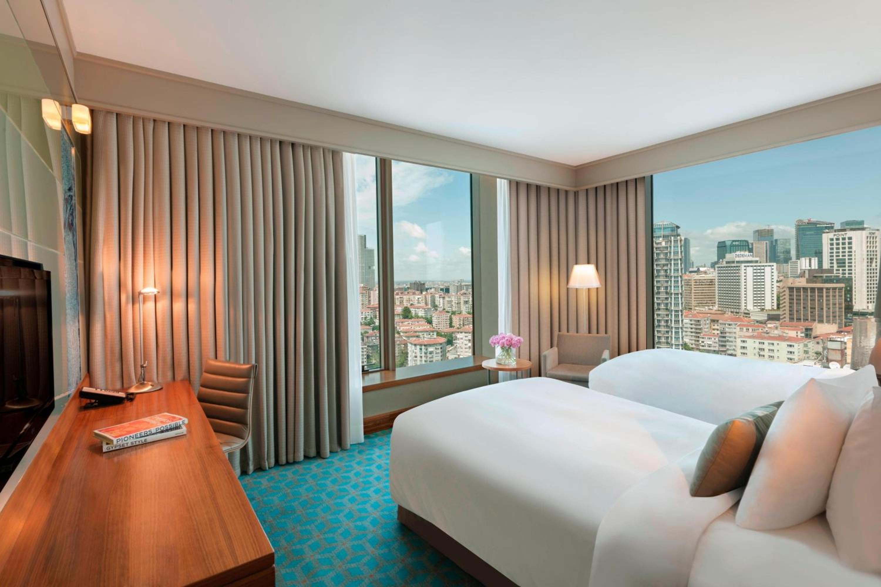 Deluxe Twin Room with City View