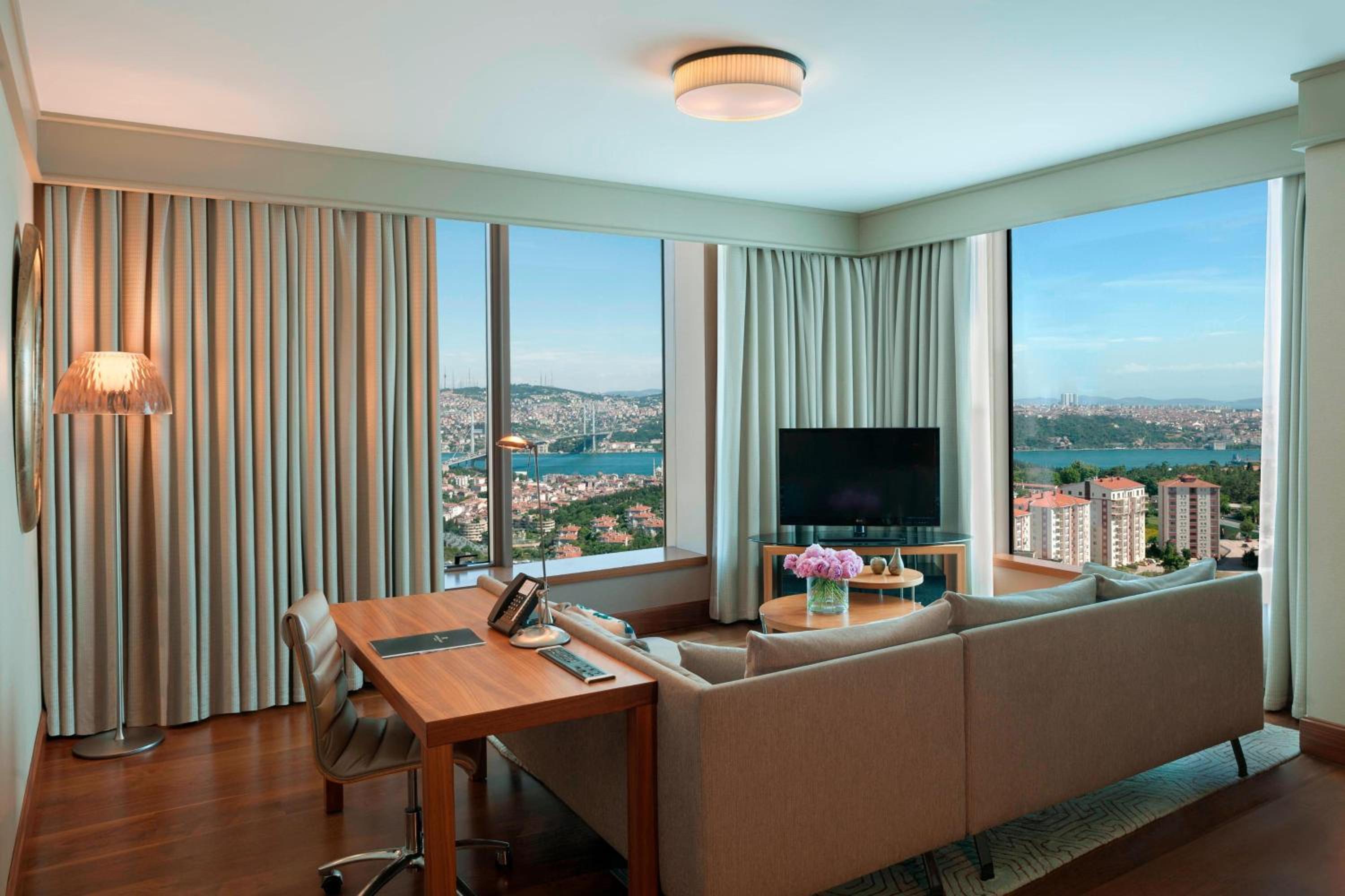 Corner Suite Bosphorus View With Lounge Access thumbnail 5