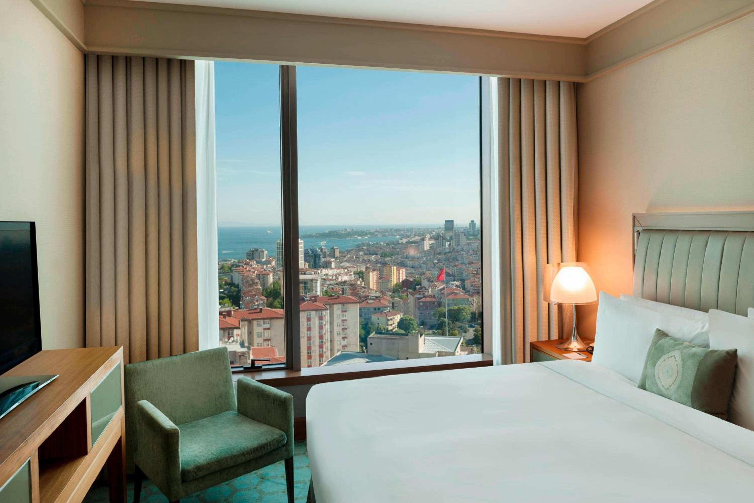 Corner Suite Bosphorus View With Lounge Access