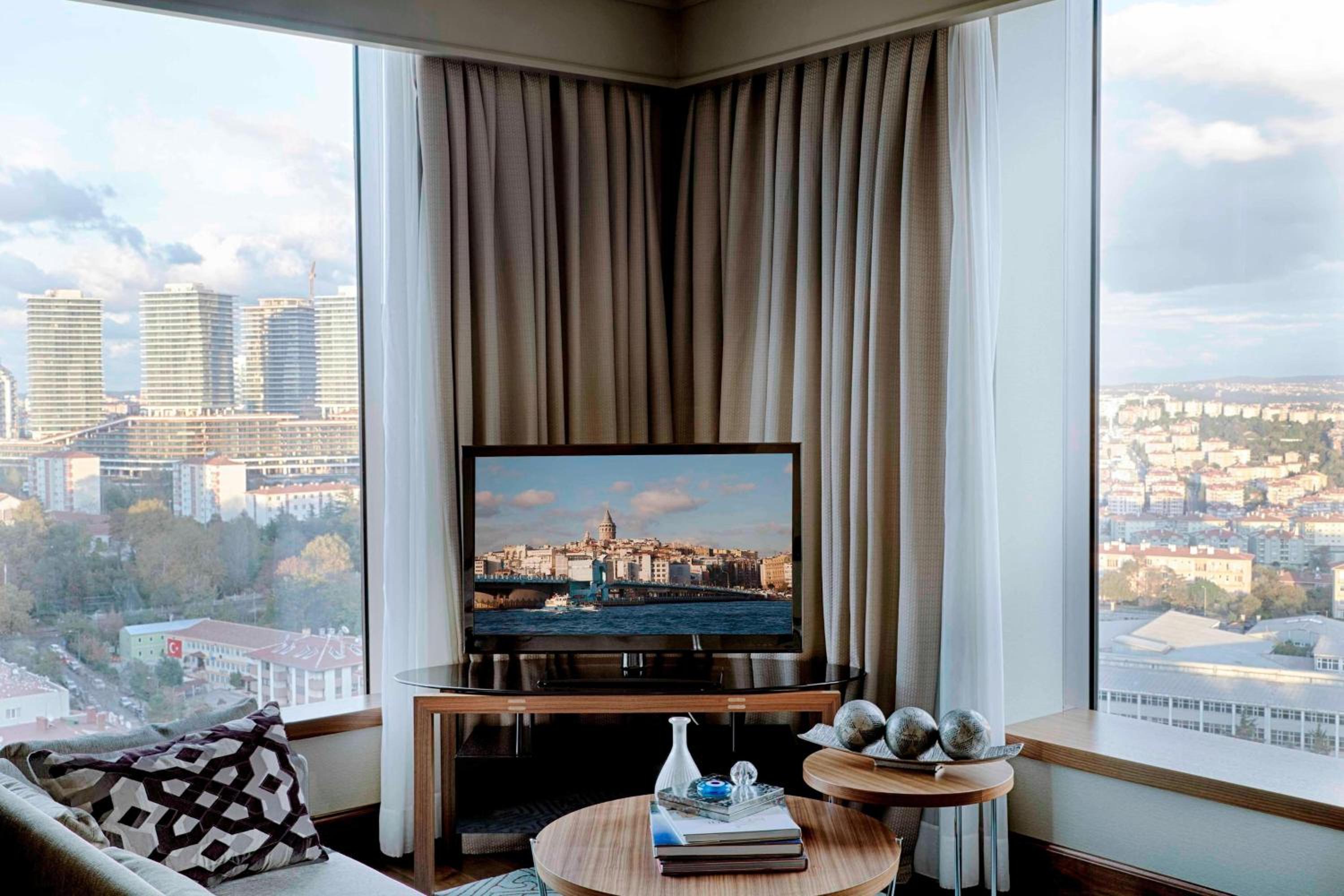 Corner Suite City View With Lounge Access