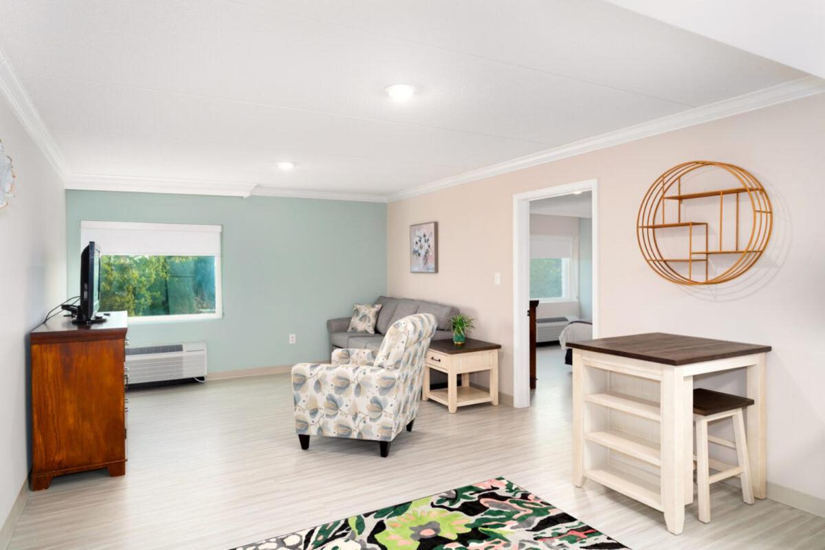One-Bedroom Executive King Suite - Non-Smoking - Photo 1