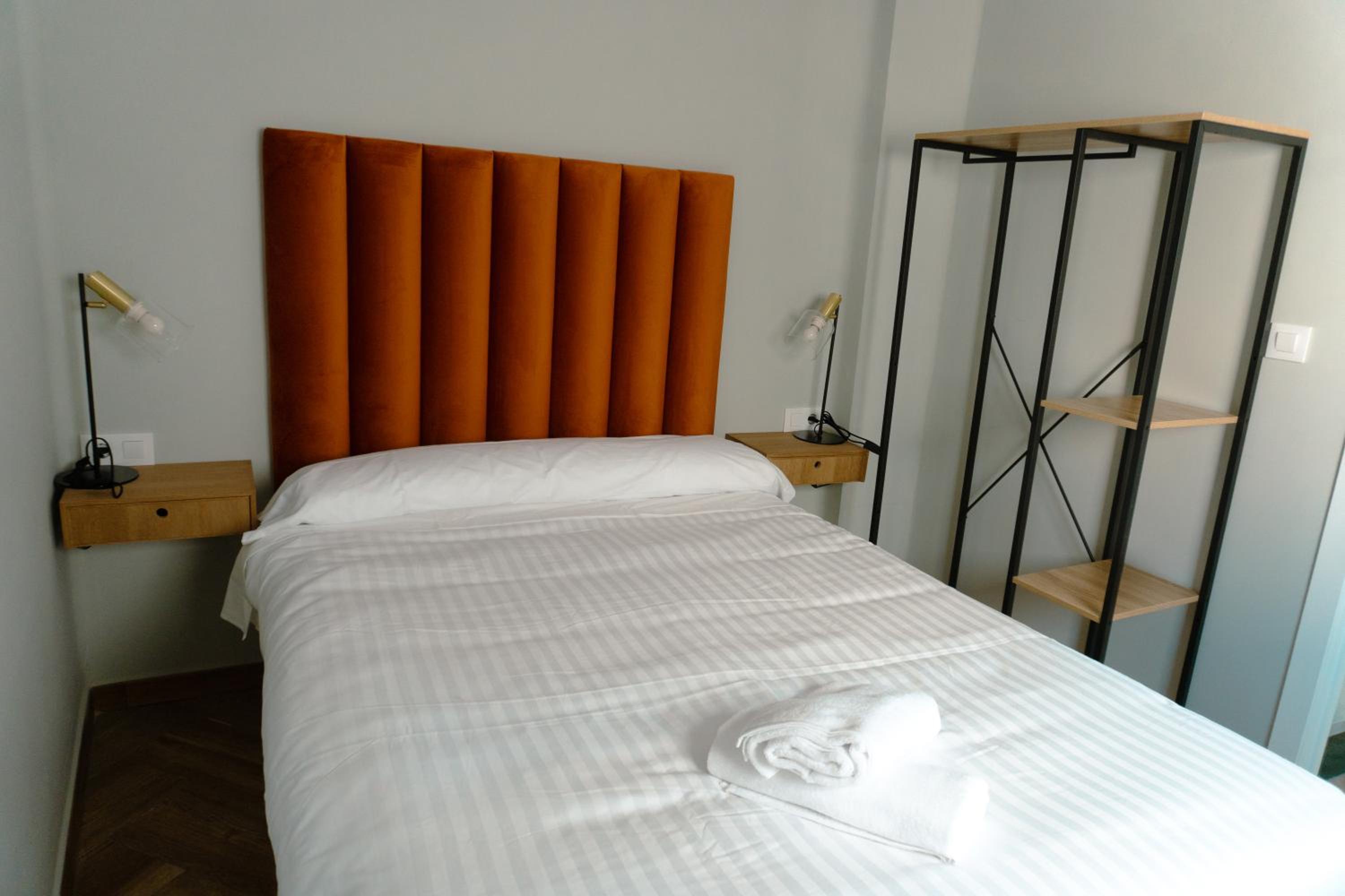 Habitación Doble con Baño Compartido - Cama Queen
