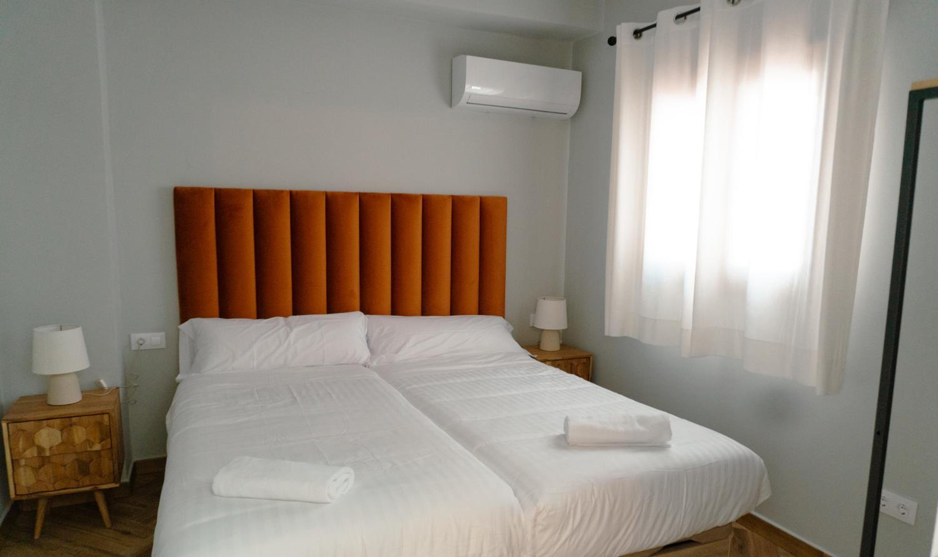 Habitación Doble con Baño Compartido - camas gemelas