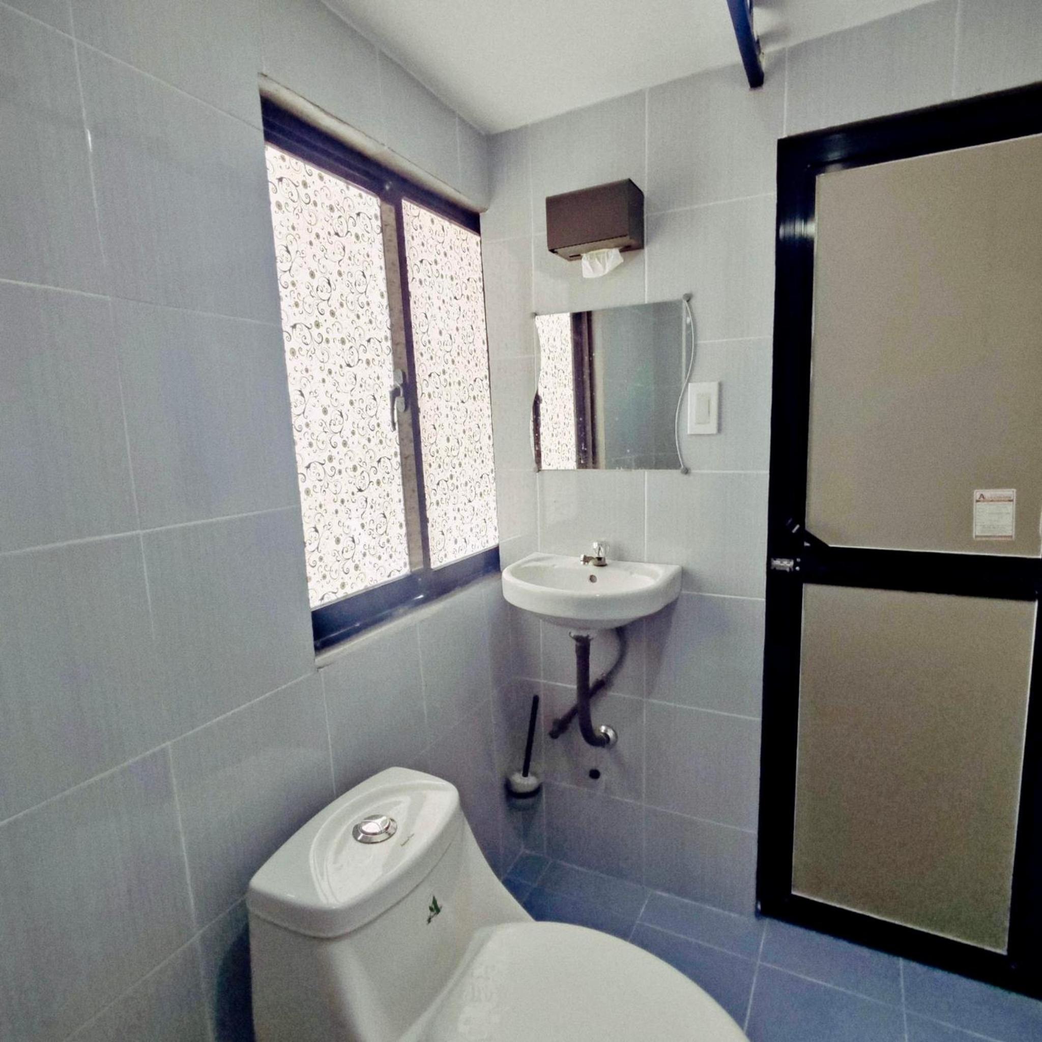 Family Room with Private Bathroom photo 3
