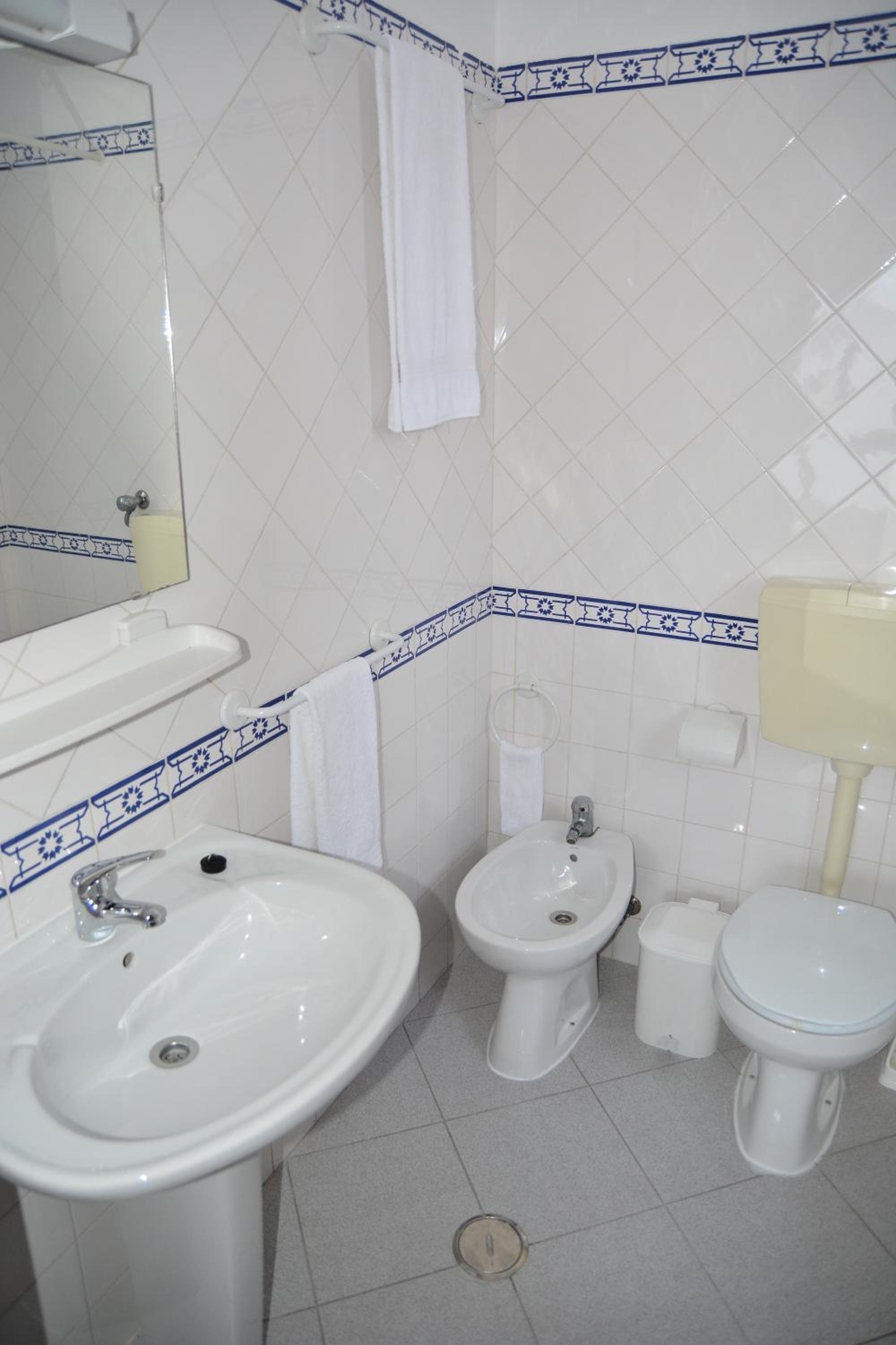 Double Room - Photo 4