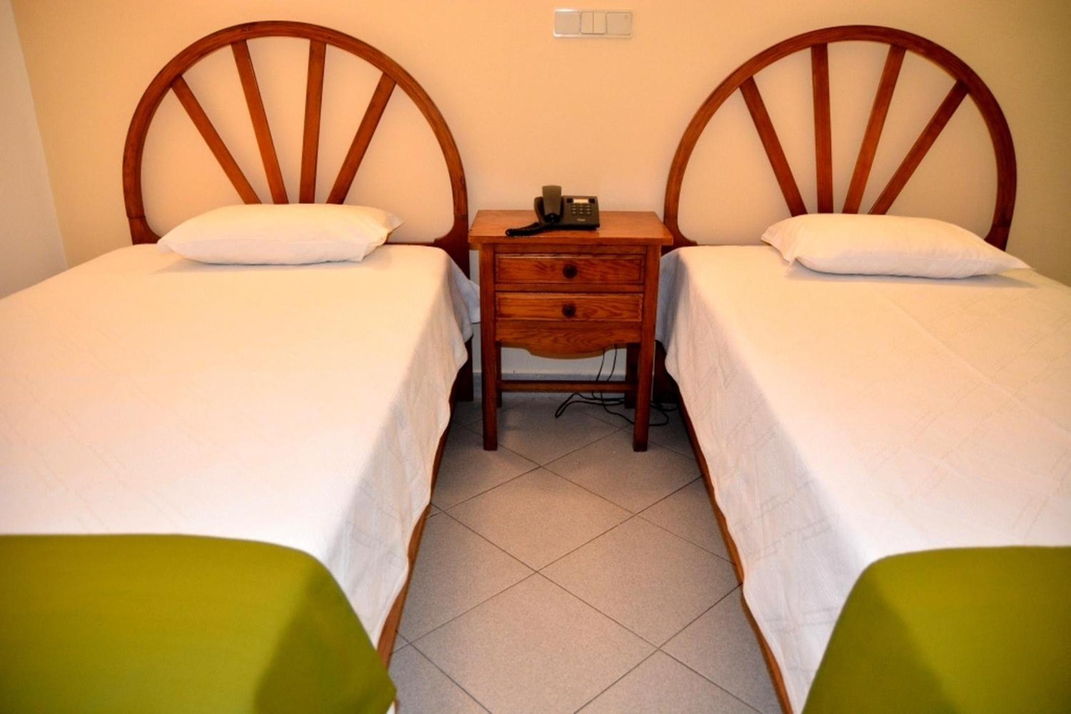 Twin Room - Photo 7