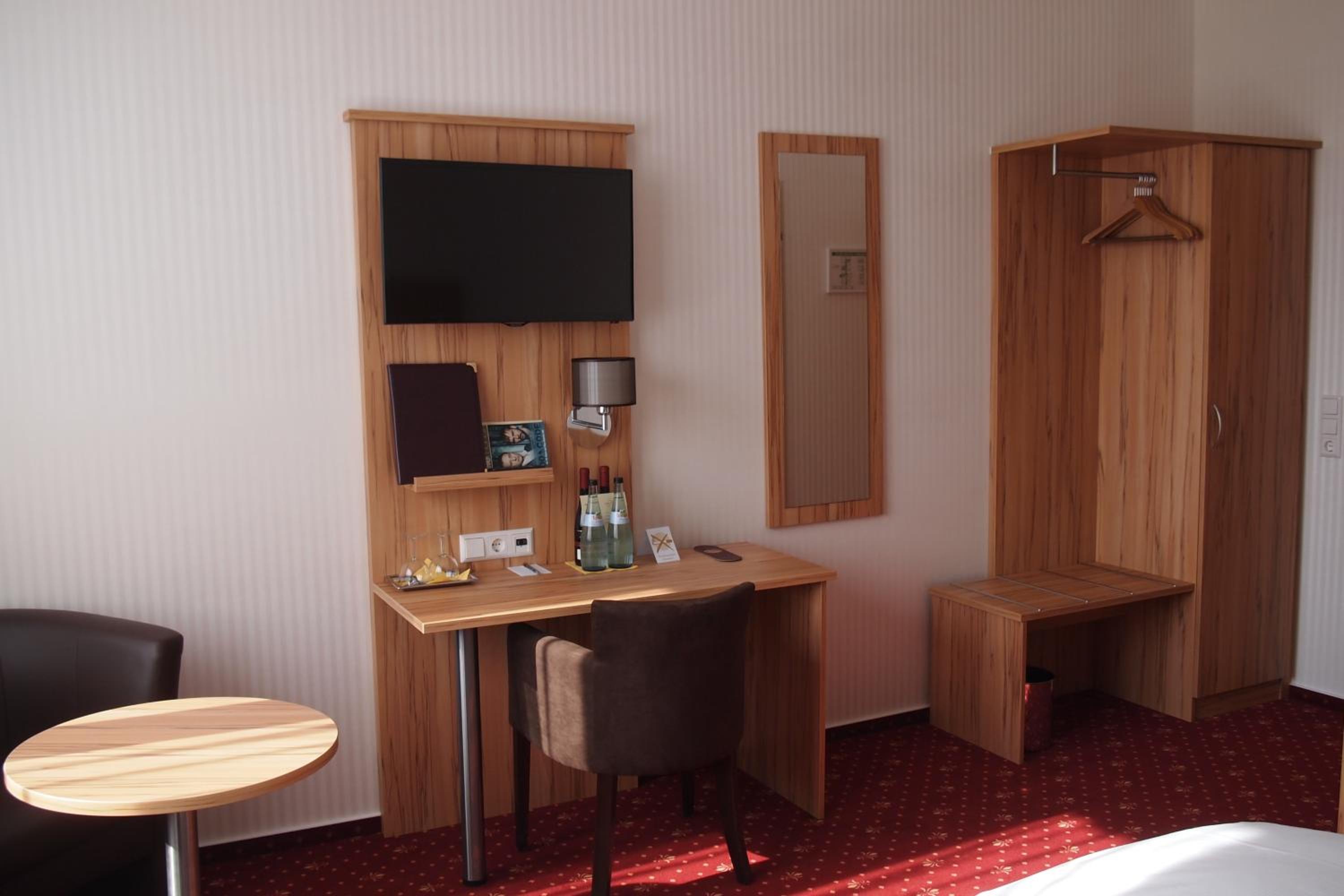 Double Room - Photo 11