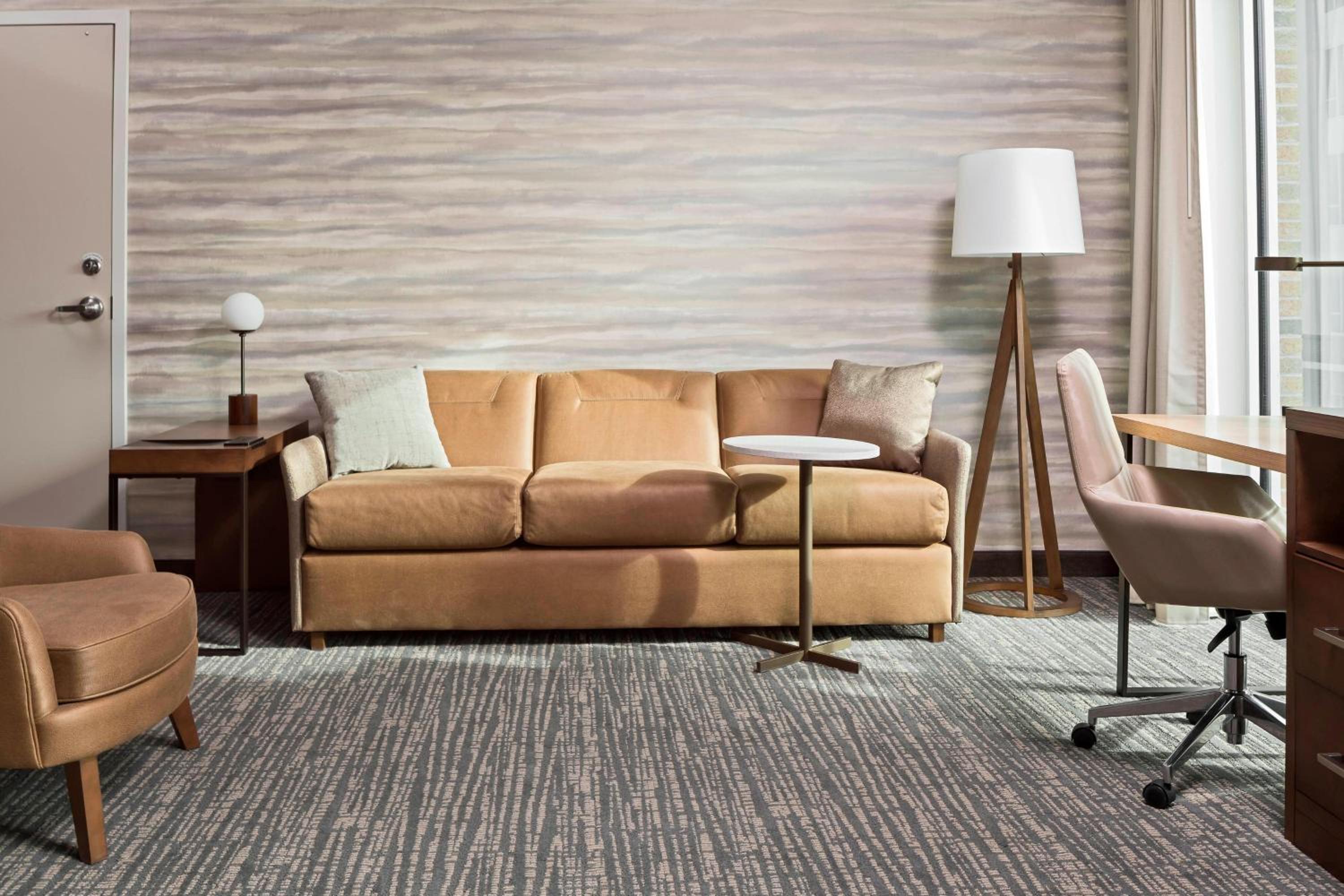King Studio with Sofa Bed - Photo 6