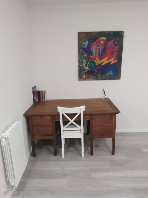Three-Bedroom Apartment photo 2