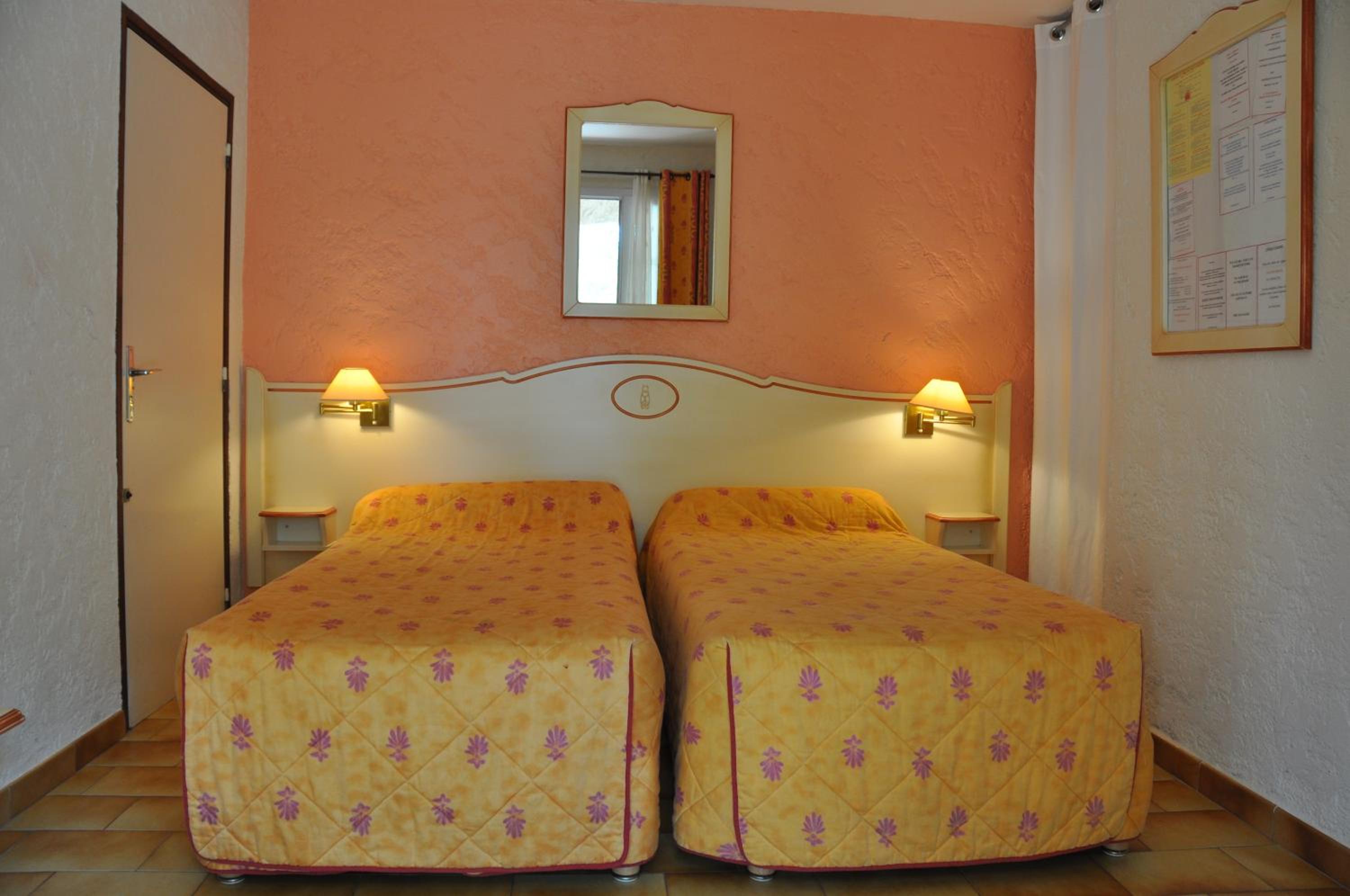 Twin Room with Garden View photo 3