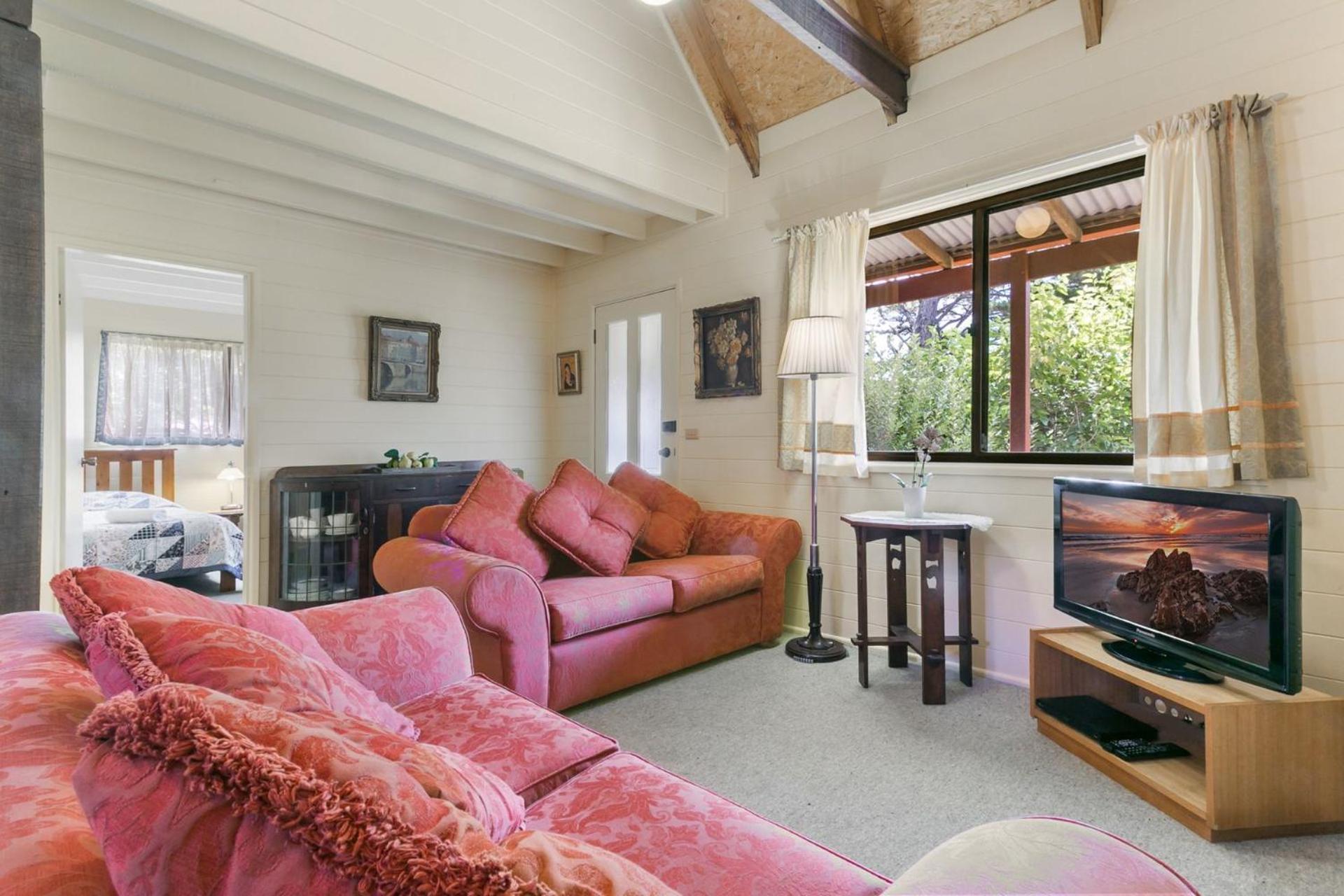 Five-Bedroom House photo 1