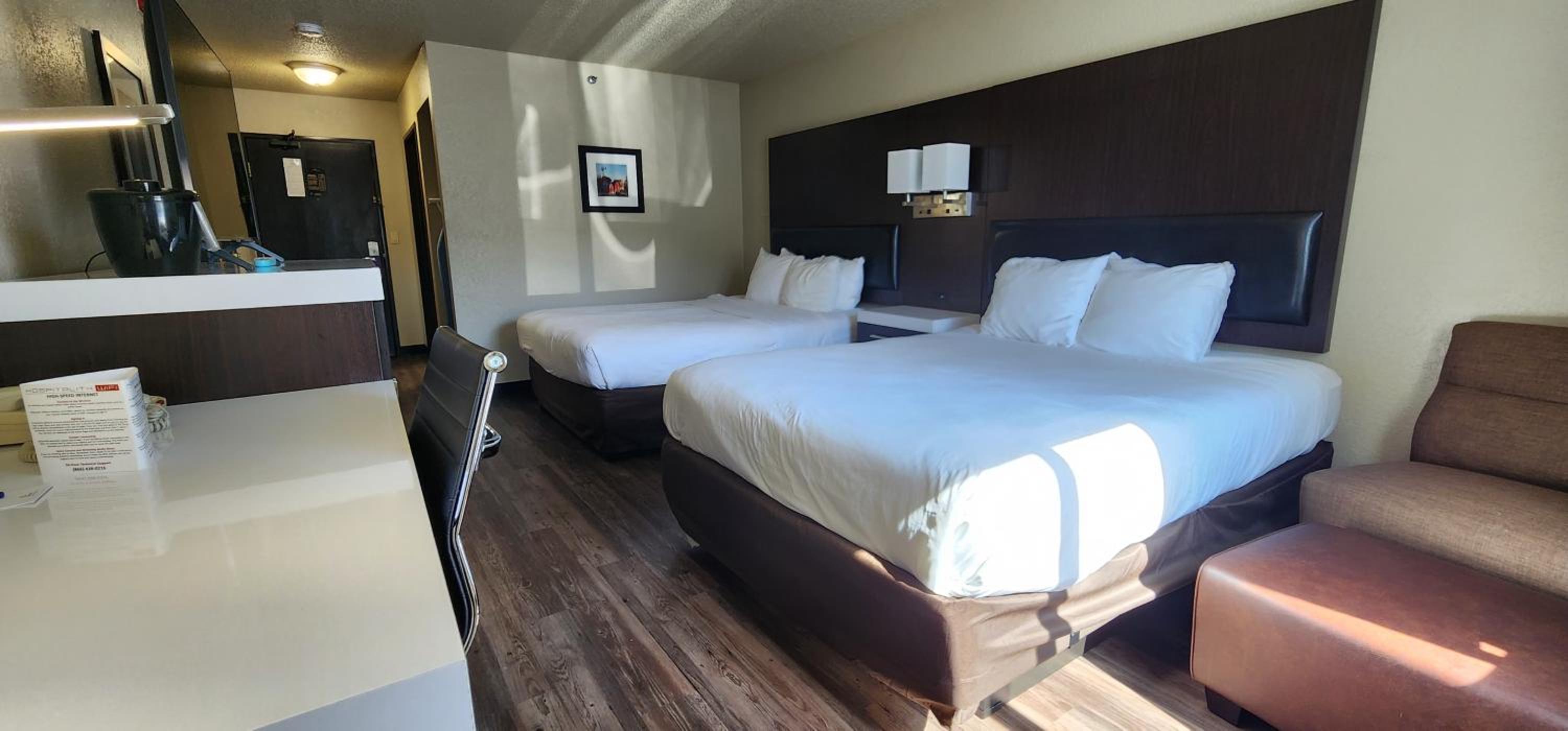 Standard Queen Room with Two Queen Beds - Non-Smoking - Photo 1