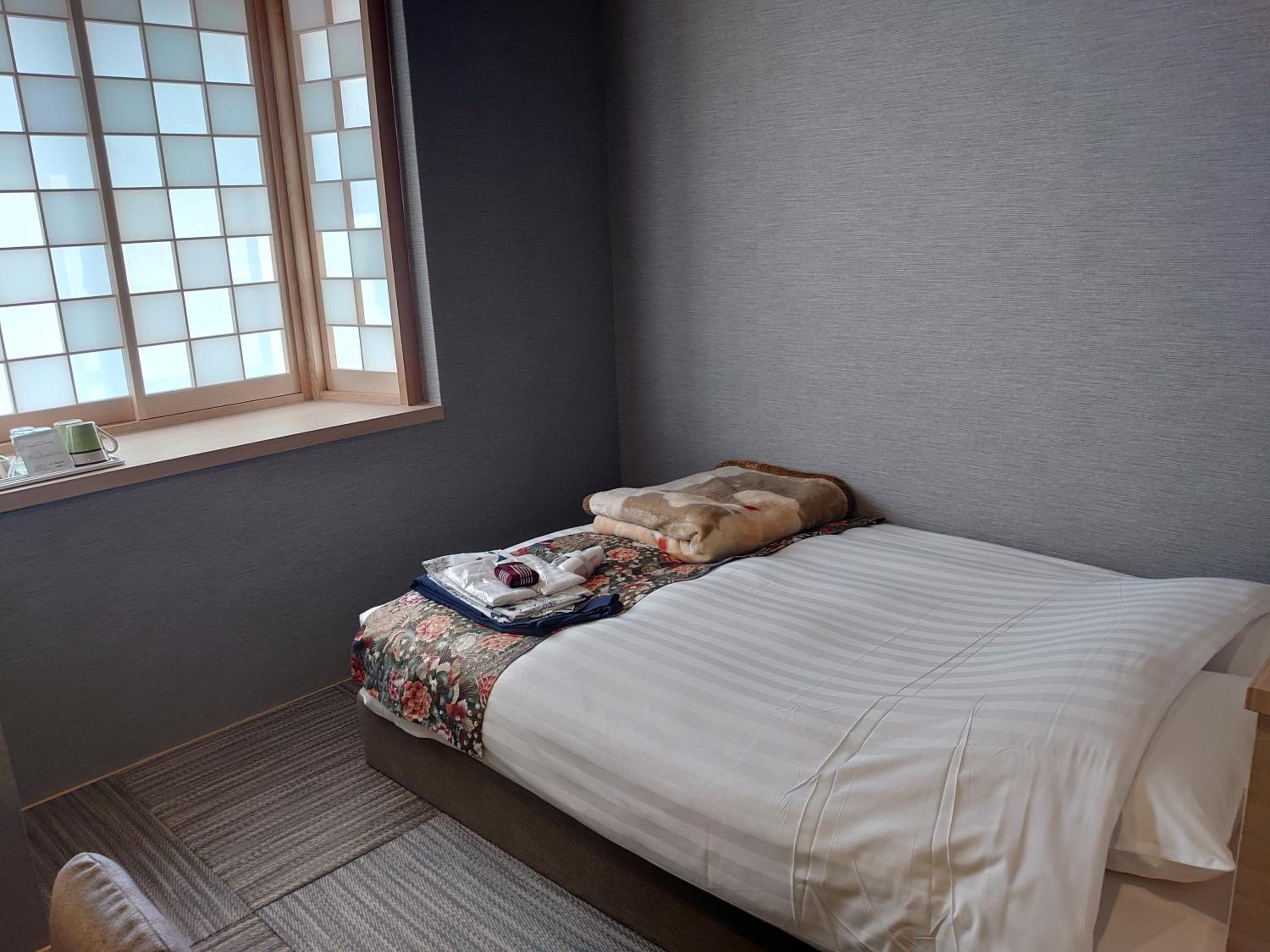 Standard Double Room thumbnail 6