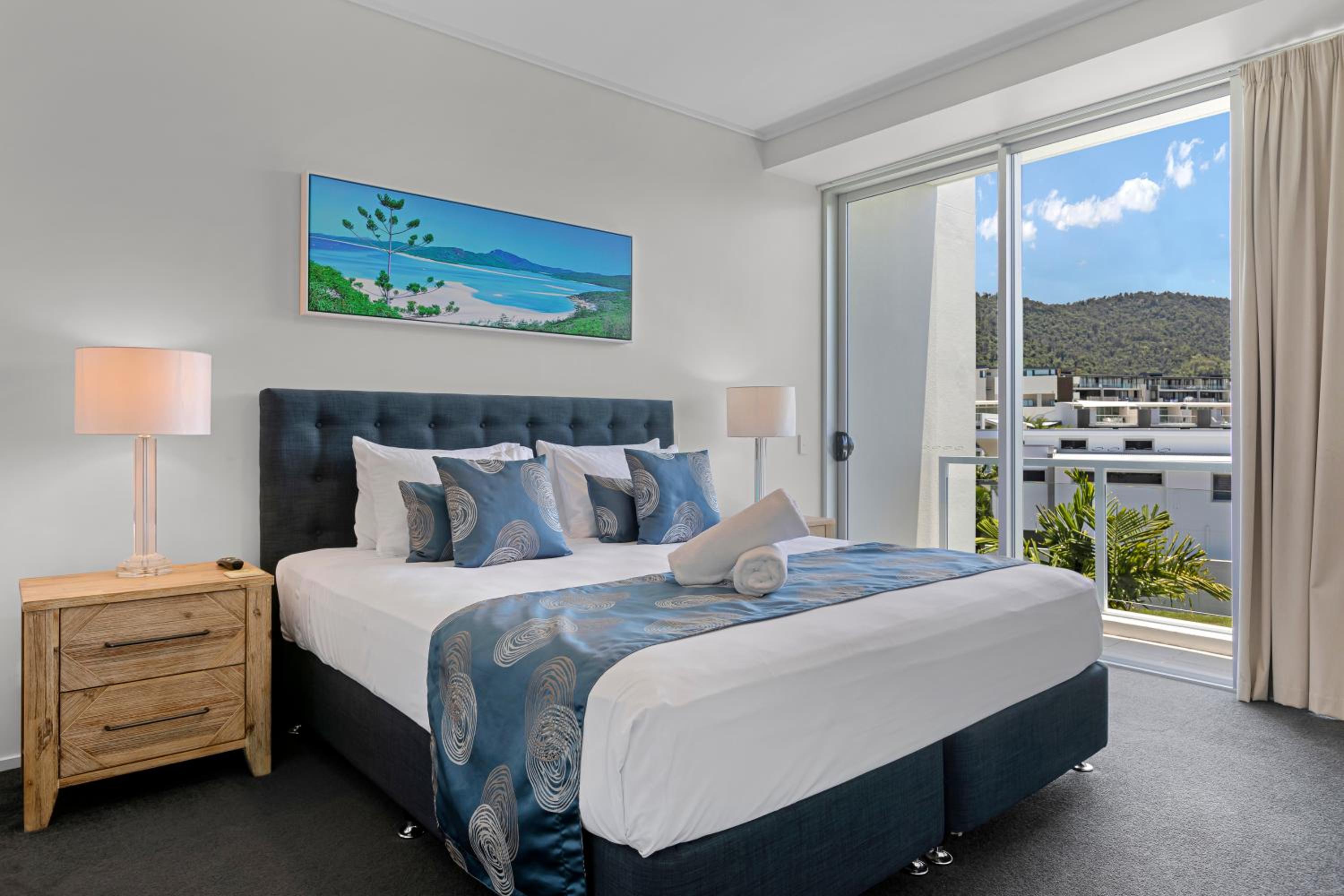 4 Bedroom 3 Bathroom Waterfront Loft Penthouse