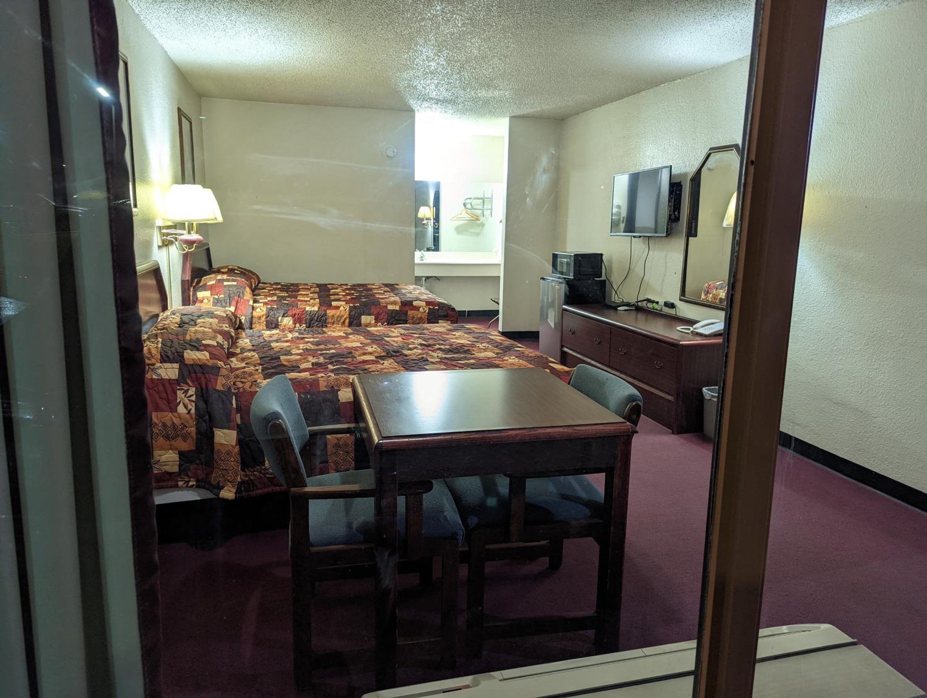 Queen Room - Photo 2