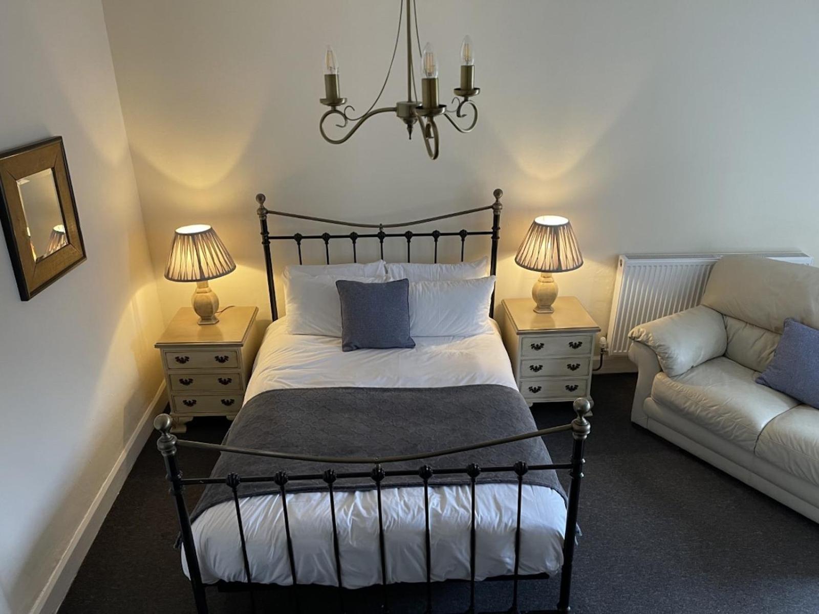 Double Room - Photo 13