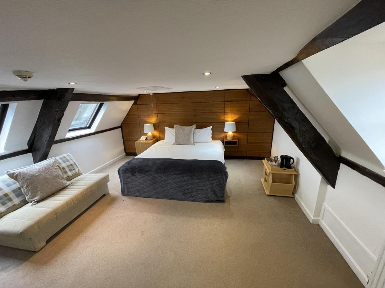 Deluxe Double Room with Bath - Photo 4