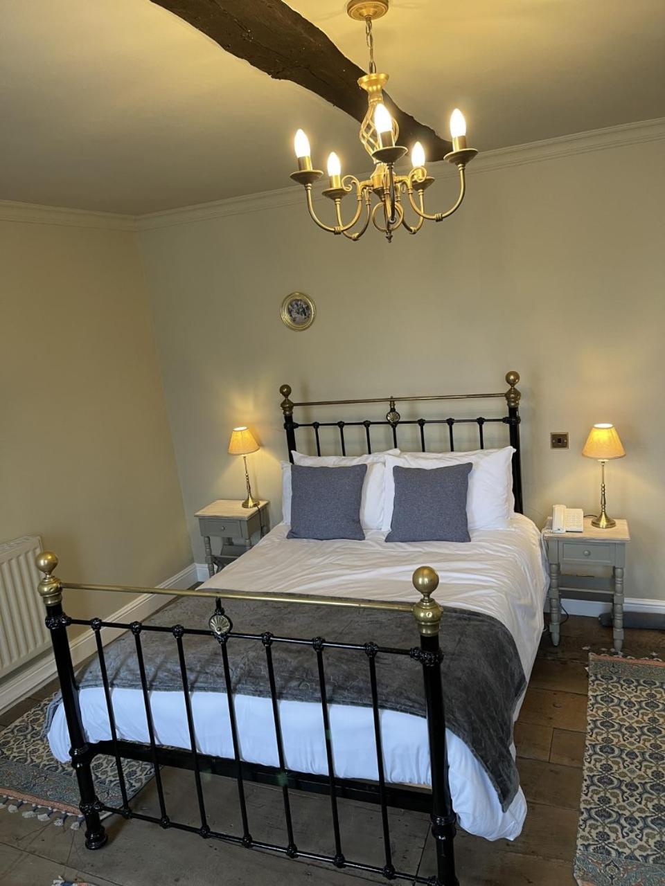 Double Room - Photo 8