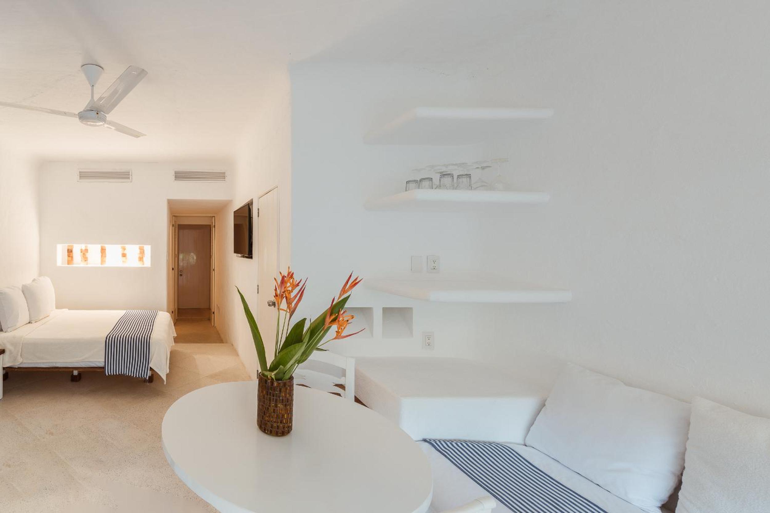 One-Bedroom Apartment photo 2