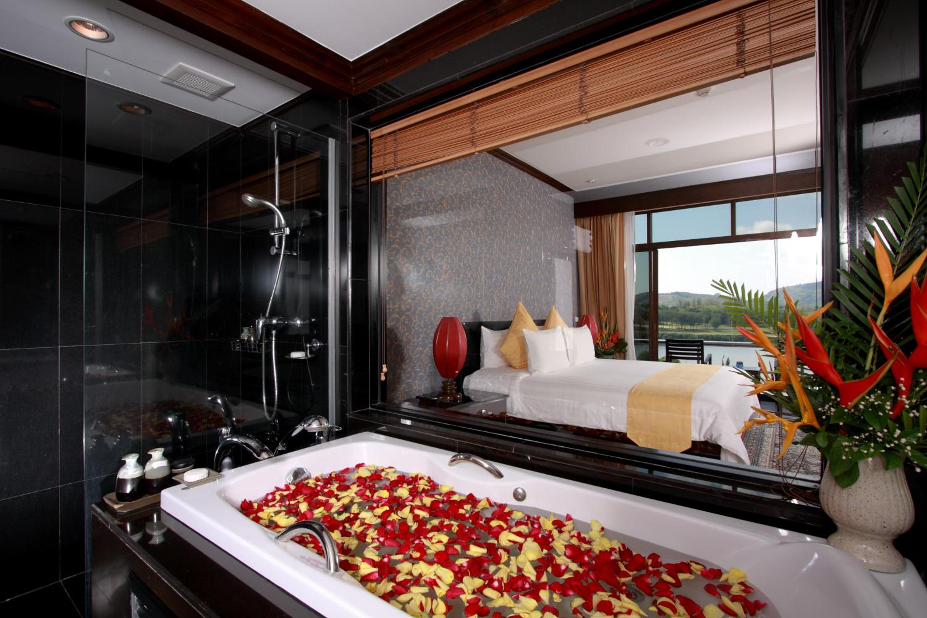 Junior Suite with Balcony photo 2