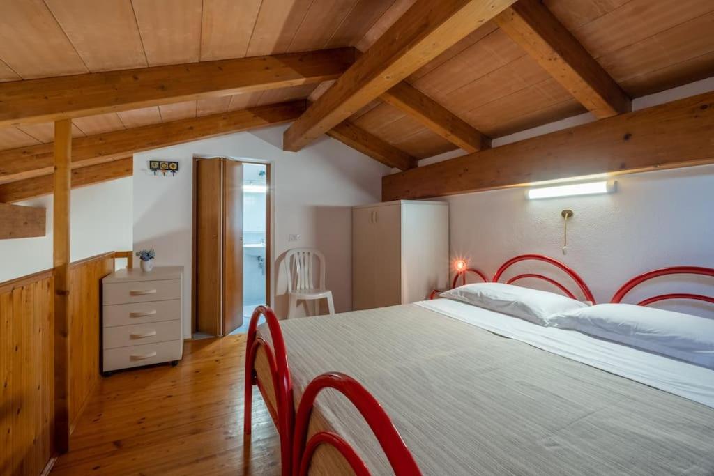 Three-Bedroom House photo 3