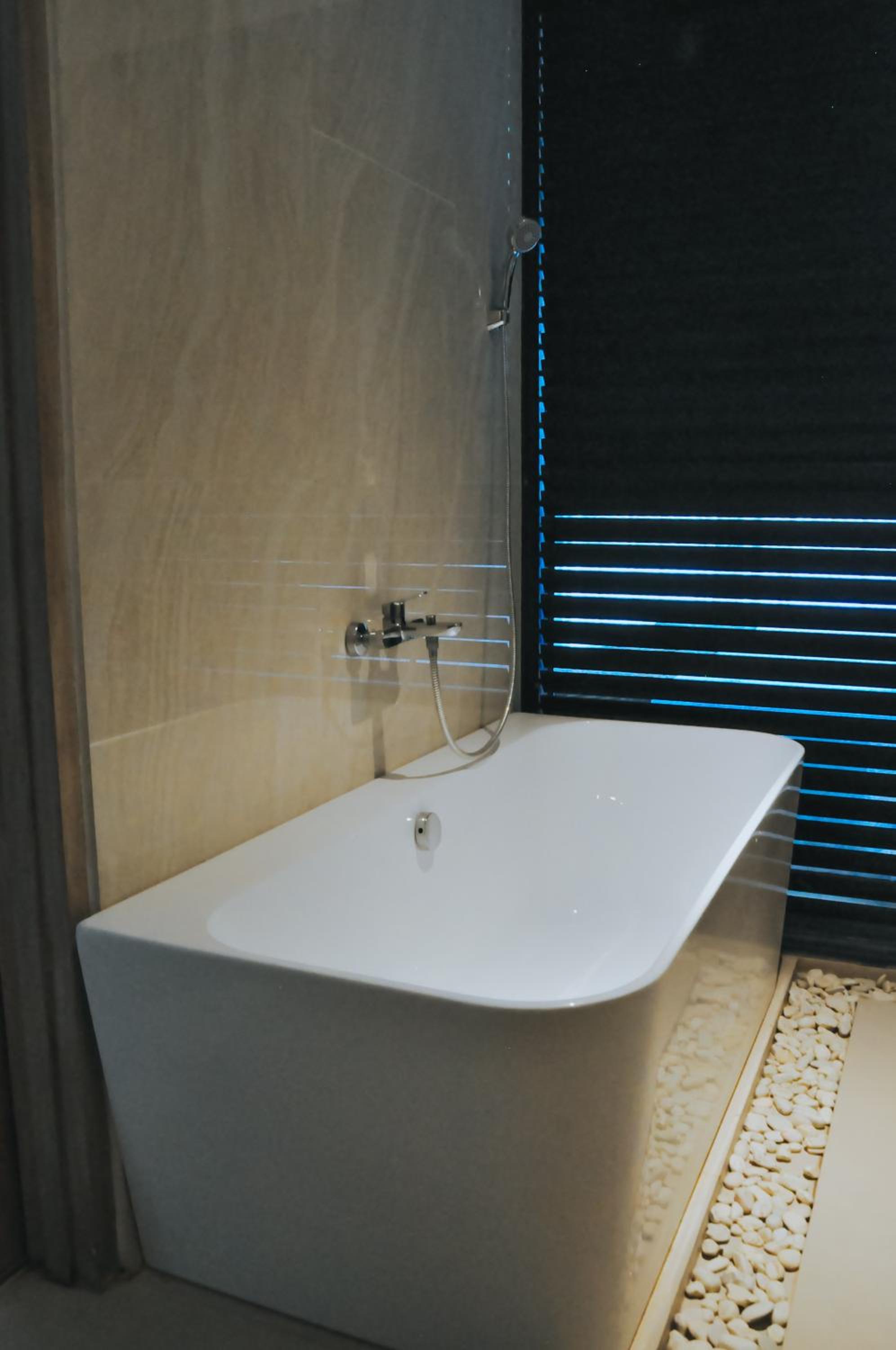 Deluxe Double Room with Hill View - Photo 6