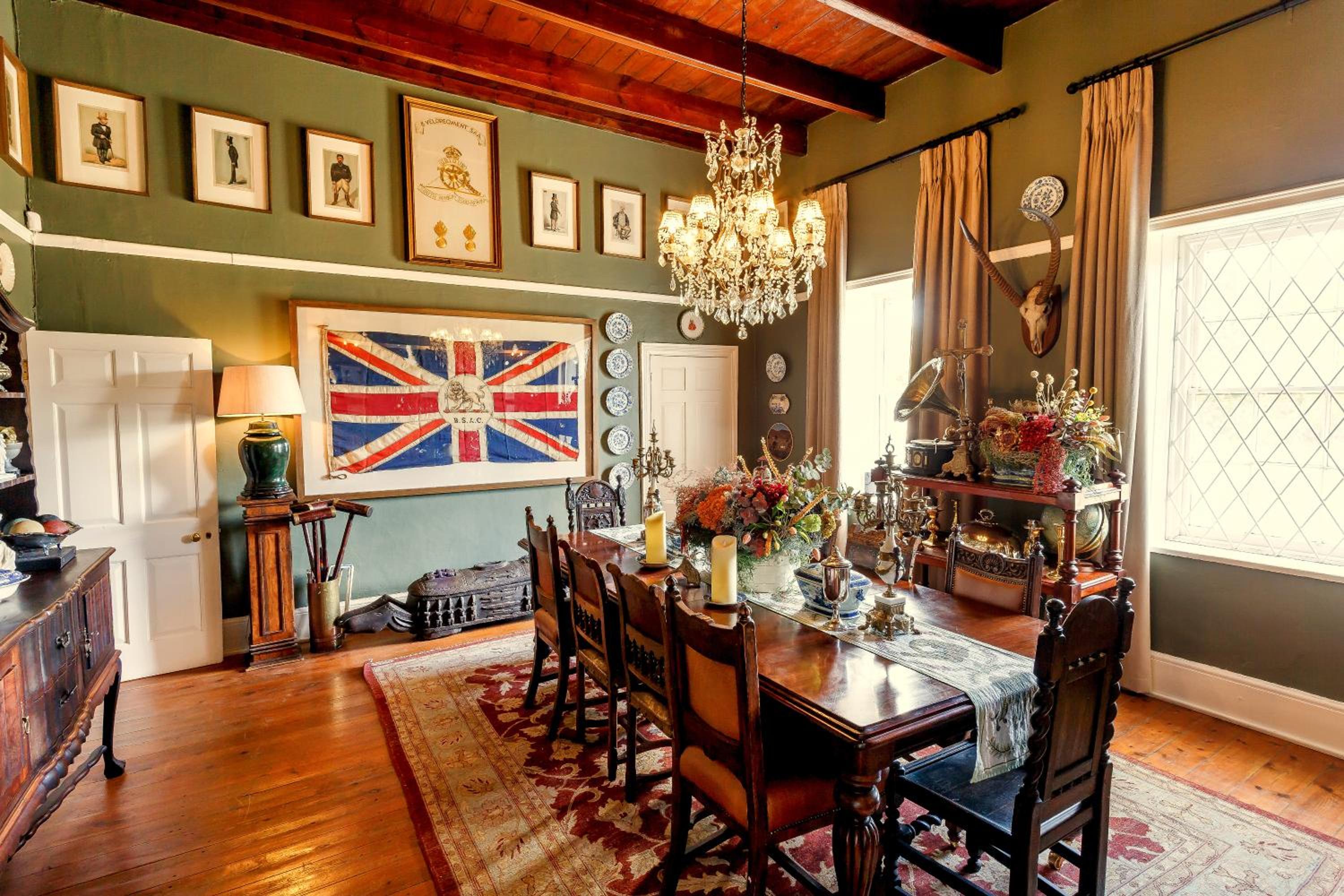 Deluxe King Suite - Photo 15