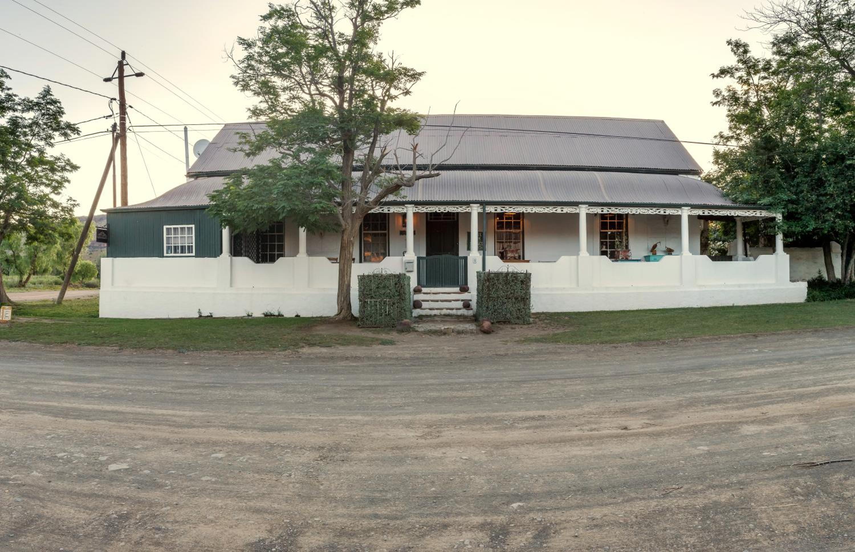 Deluxe King Suite - Photo 12