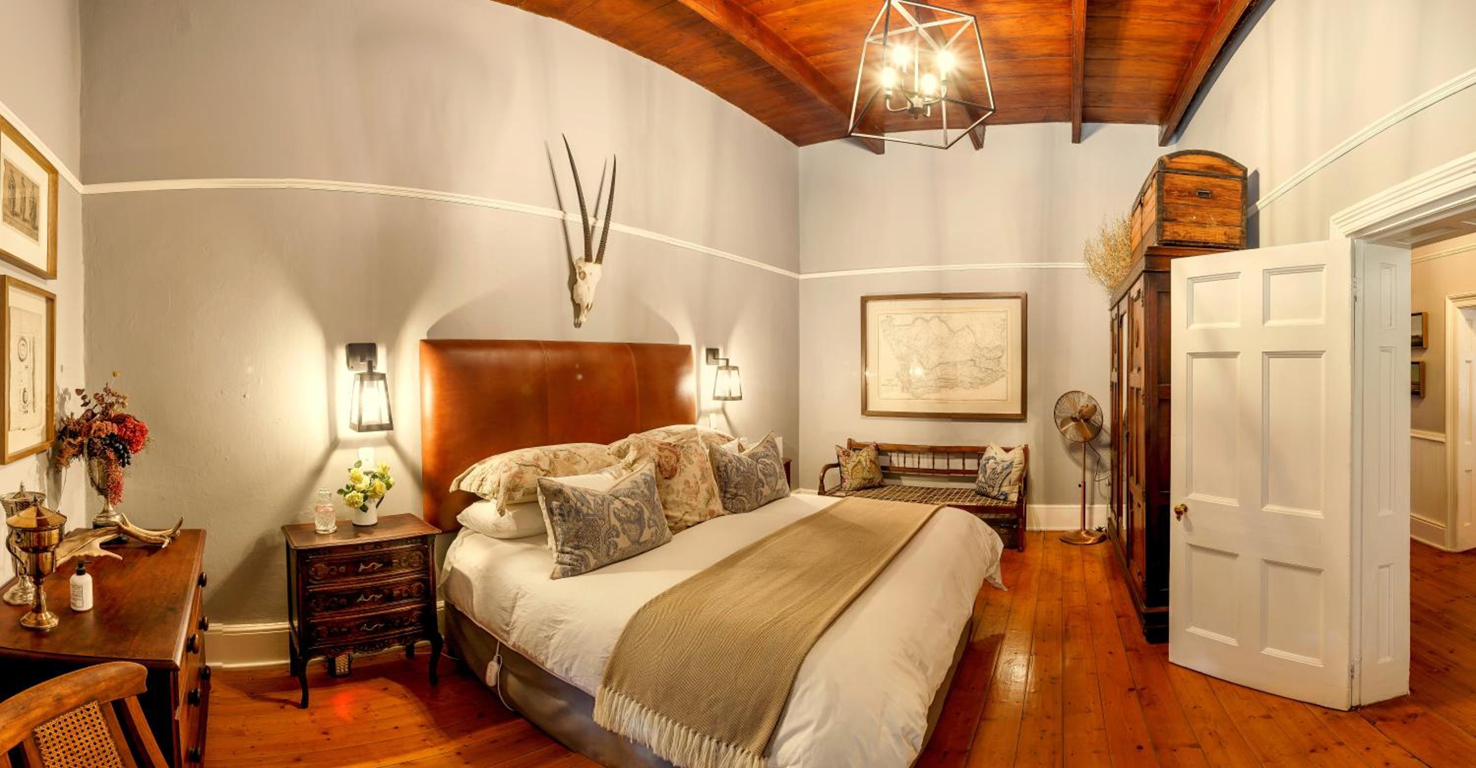 Deluxe King Suite - Photo 20