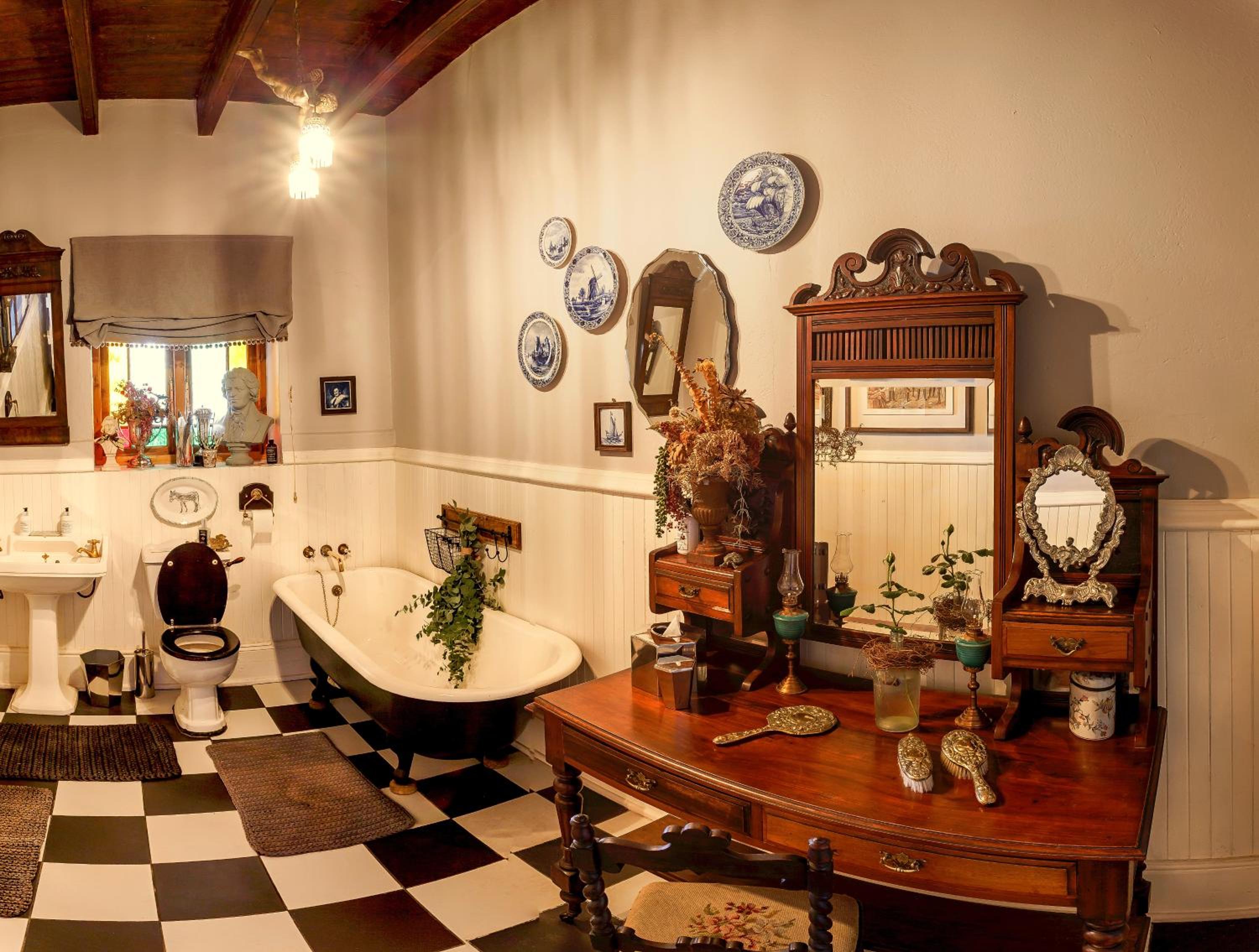 Deluxe King Suite - Photo 7