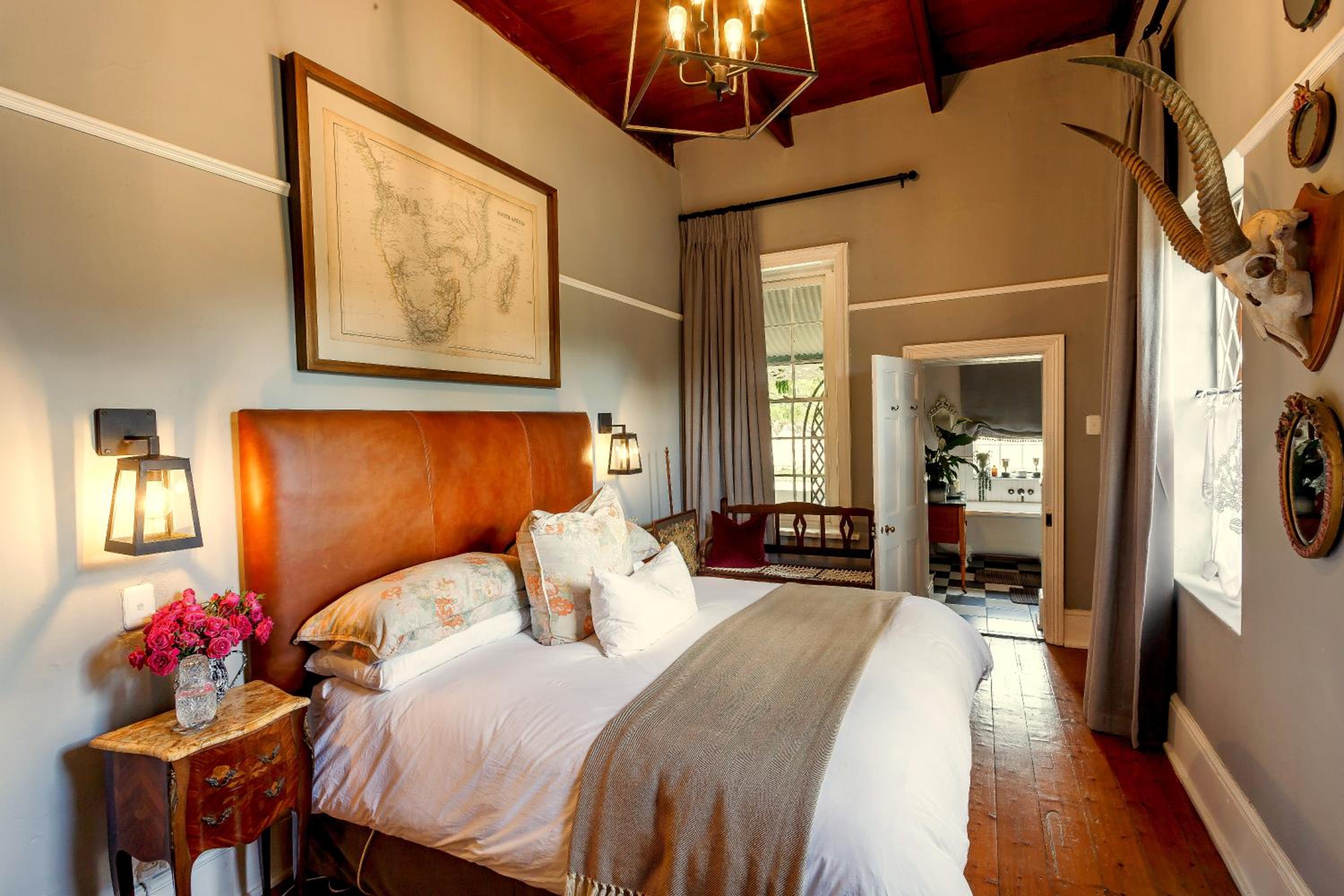 Deluxe King Suite - Photo 18
