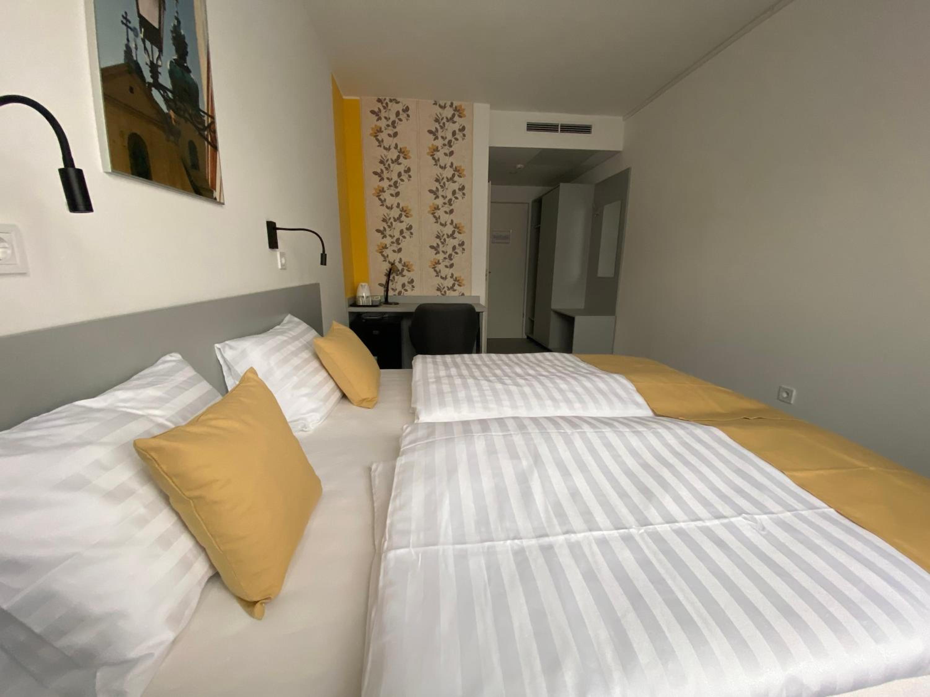 Double Room - Photo 12