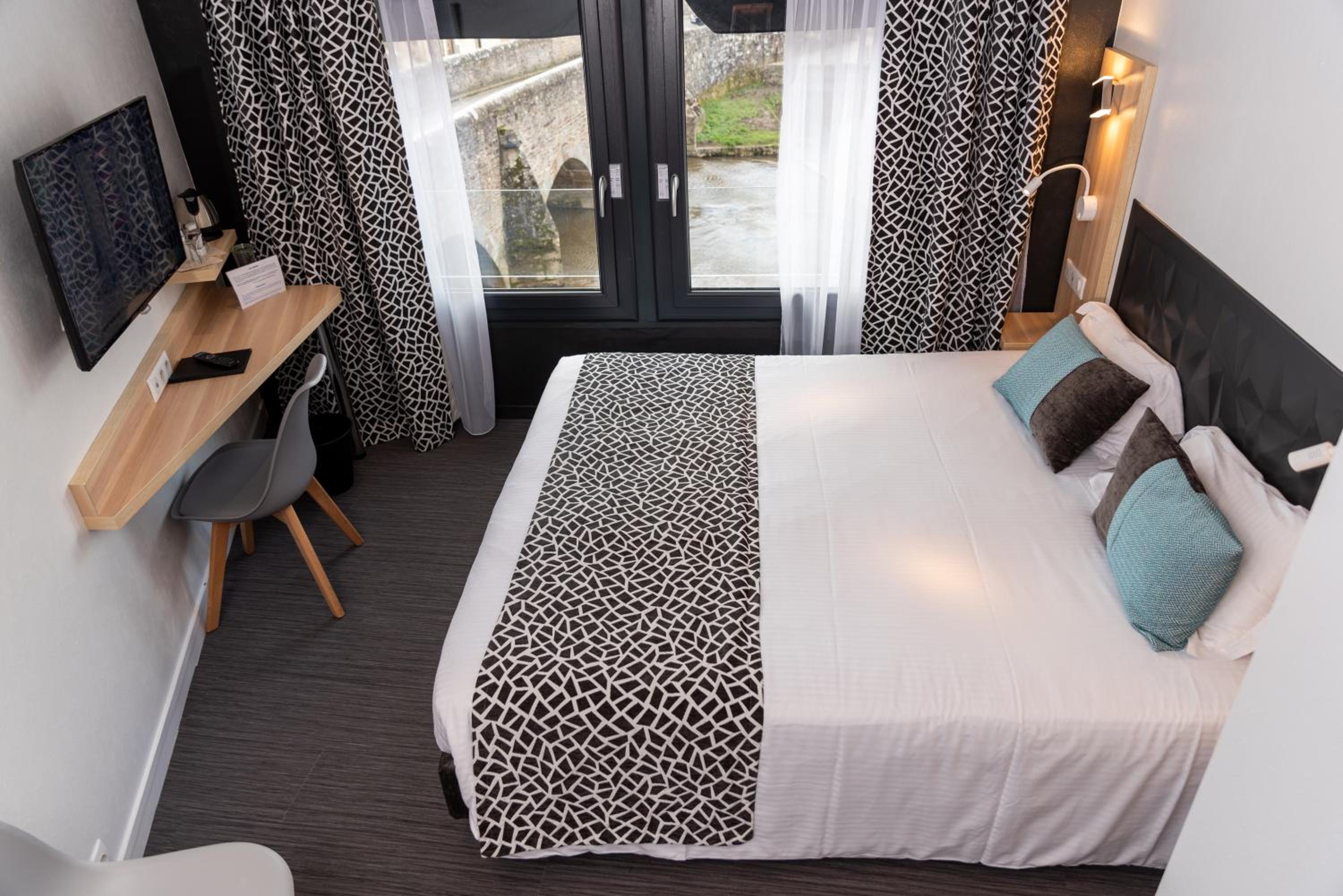 Superior Triple Room with River View - Photo 3
