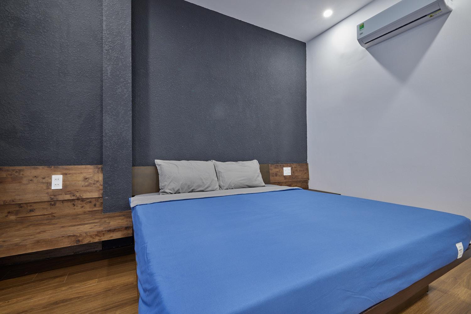 King Room with Balcony - Photo 3