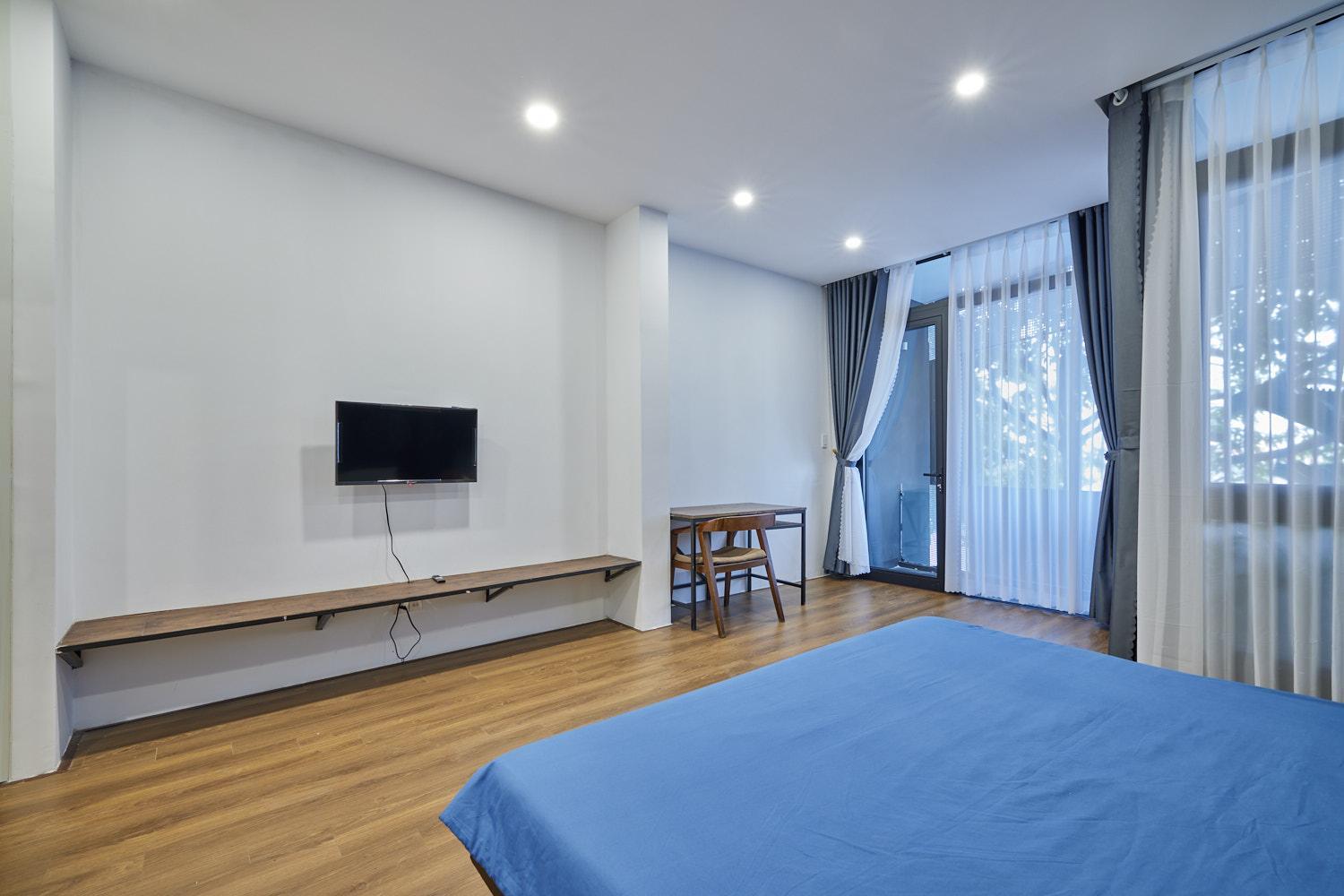 King Room with Balcony - Photo 7
