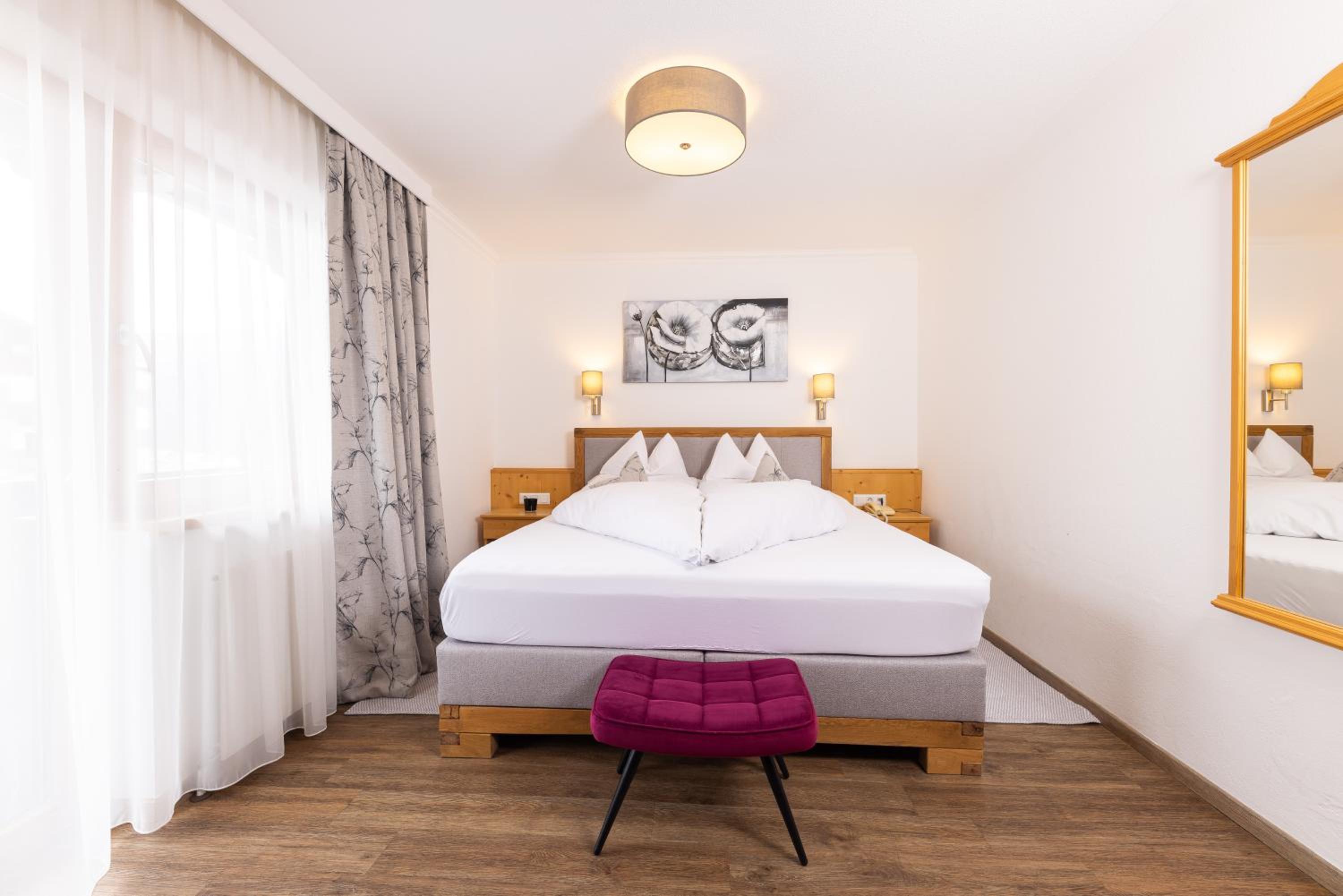 Deluxe Double Room - Photo 8