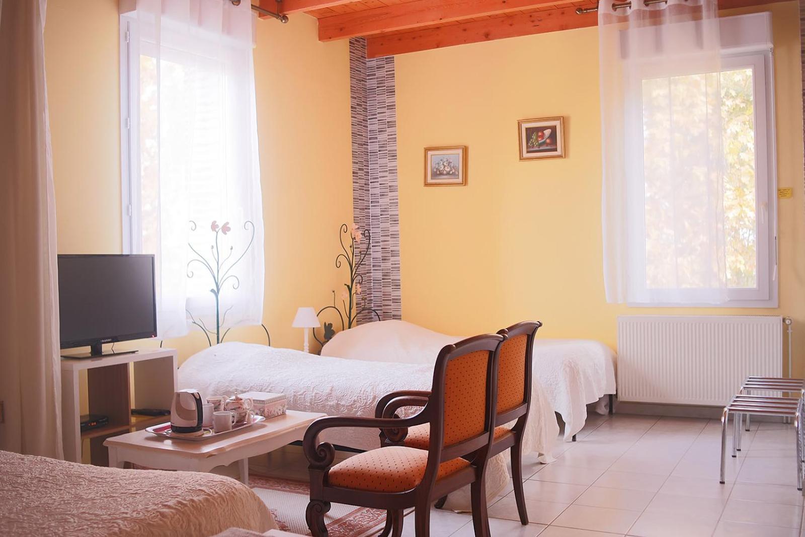 Double Room with Garden View - Photo 3