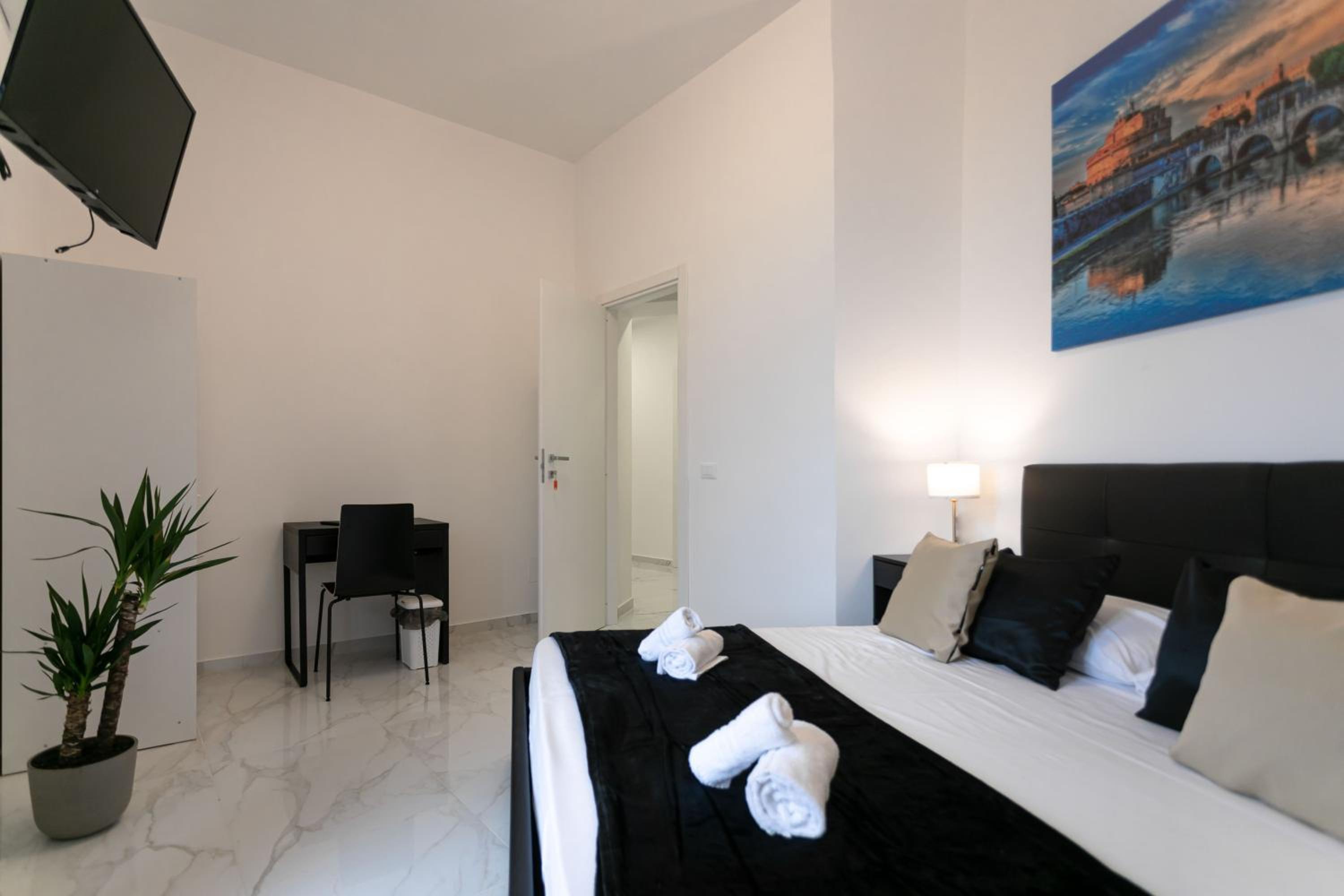 Double Room with Balcony photo 2