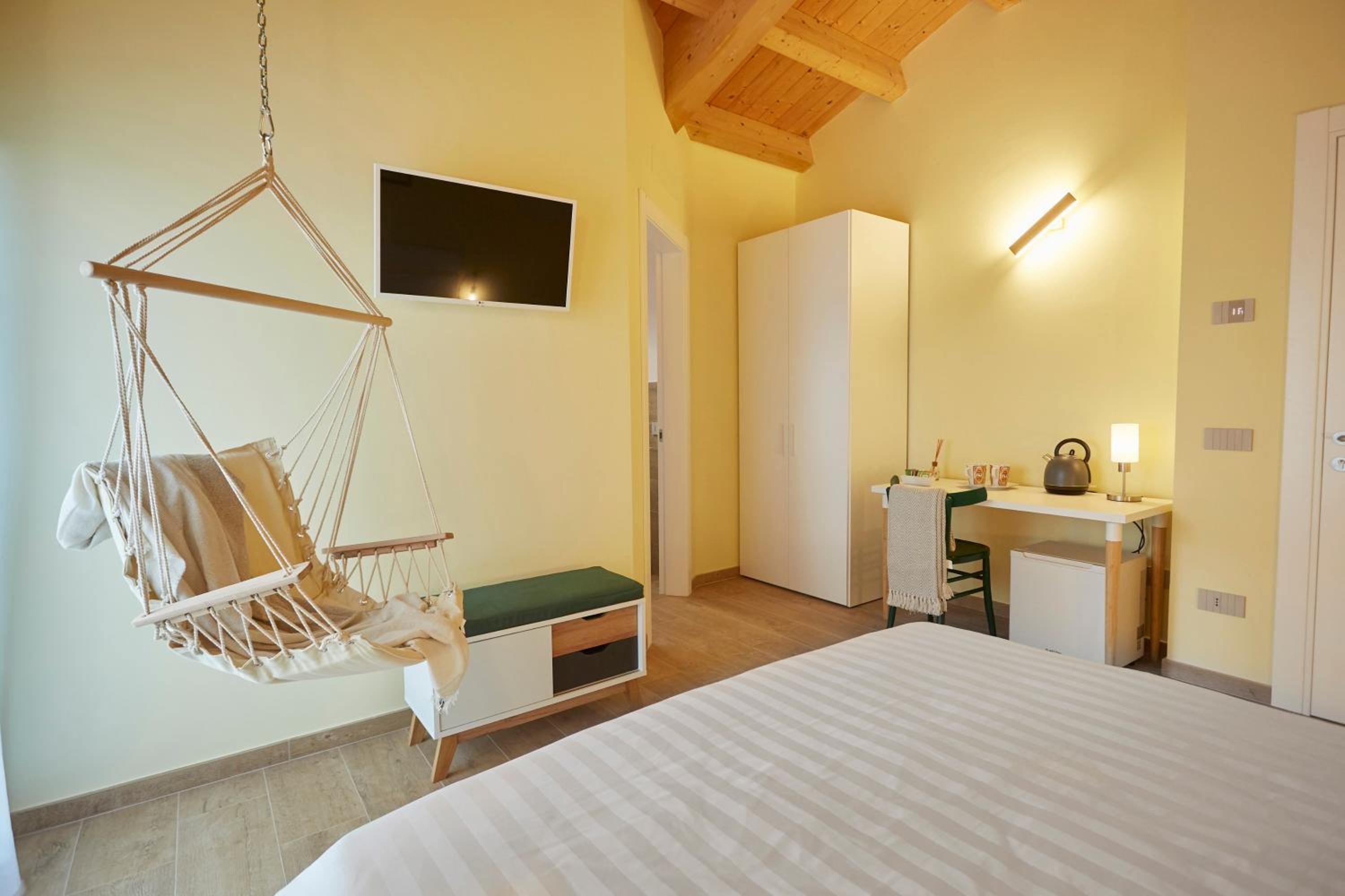 Double Room with Pool View photo 3