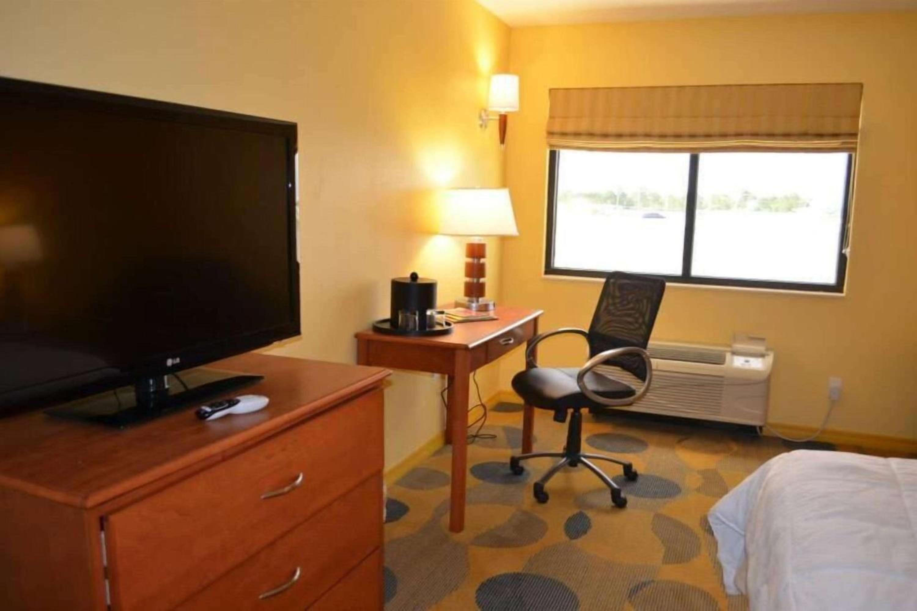 King Room - Non-Smoking photo 3