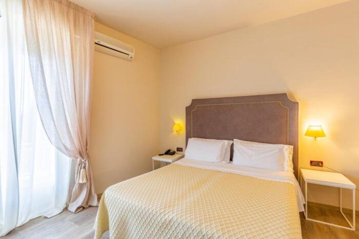 Superior Double or Twin Room with Balcony - Photo 4