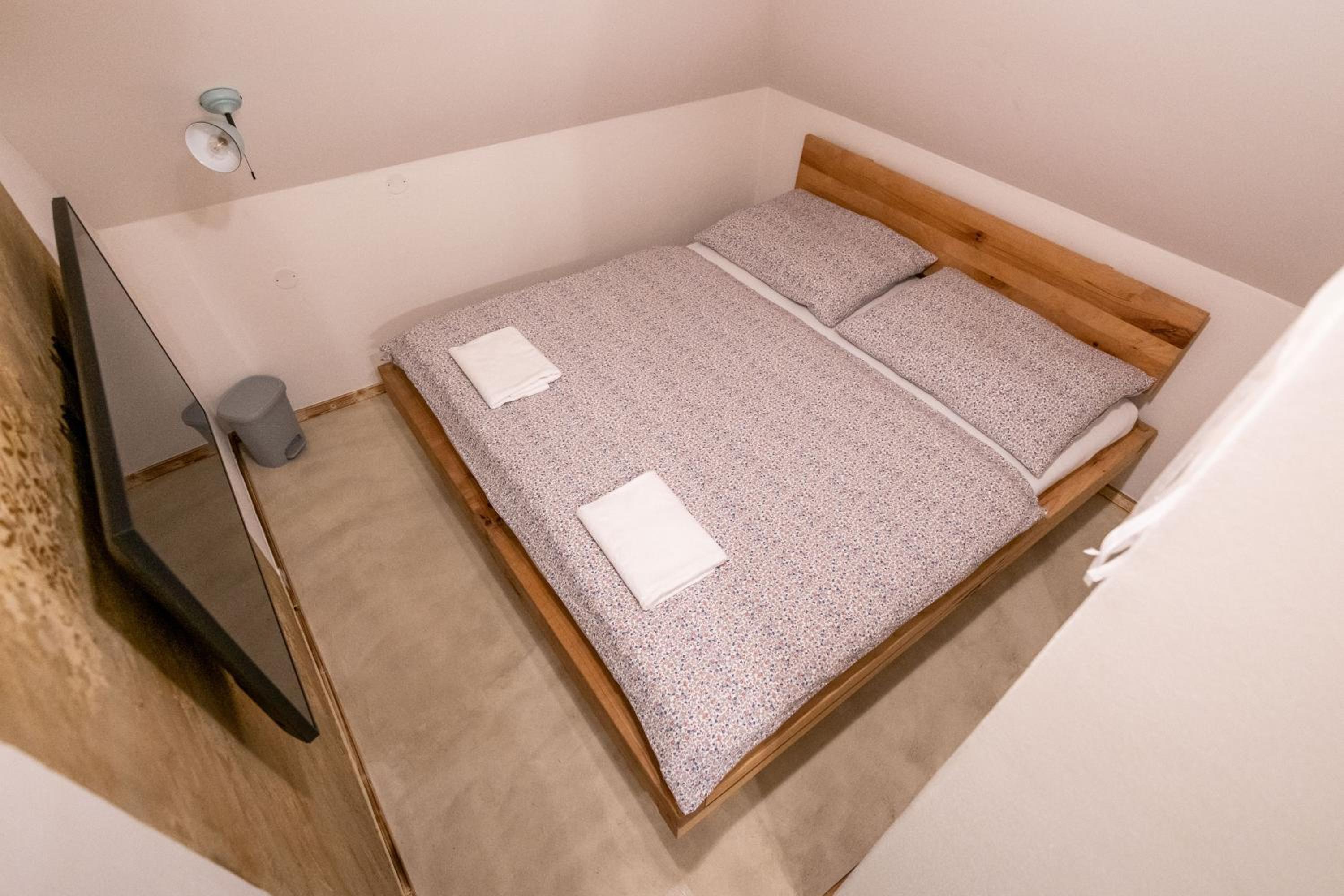 Standard Queen Room with Two Queen Beds photo 3